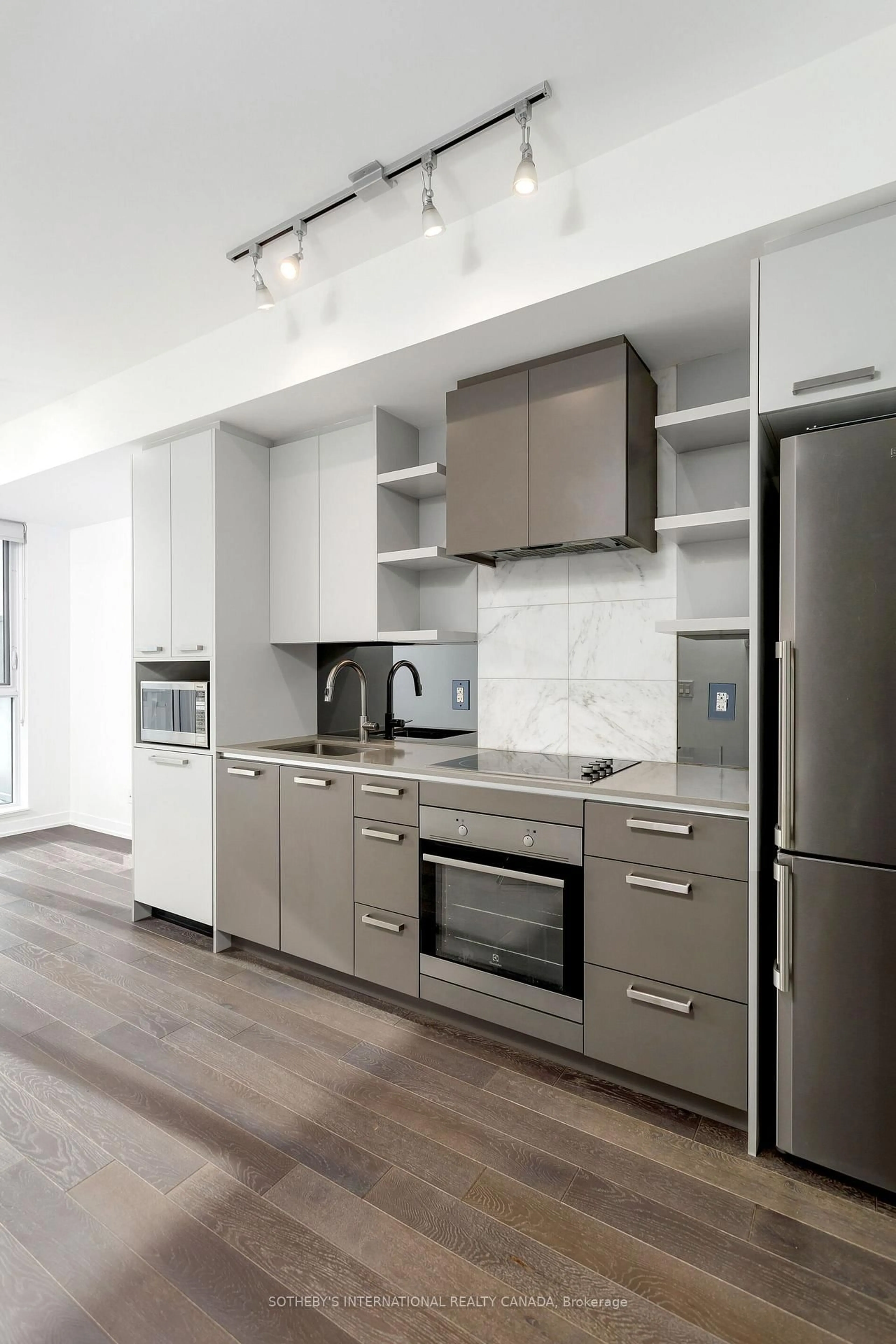 Standard kitchen, unknown for 1830 Bloor St #716, Toronto Ontario M6P 0A2
