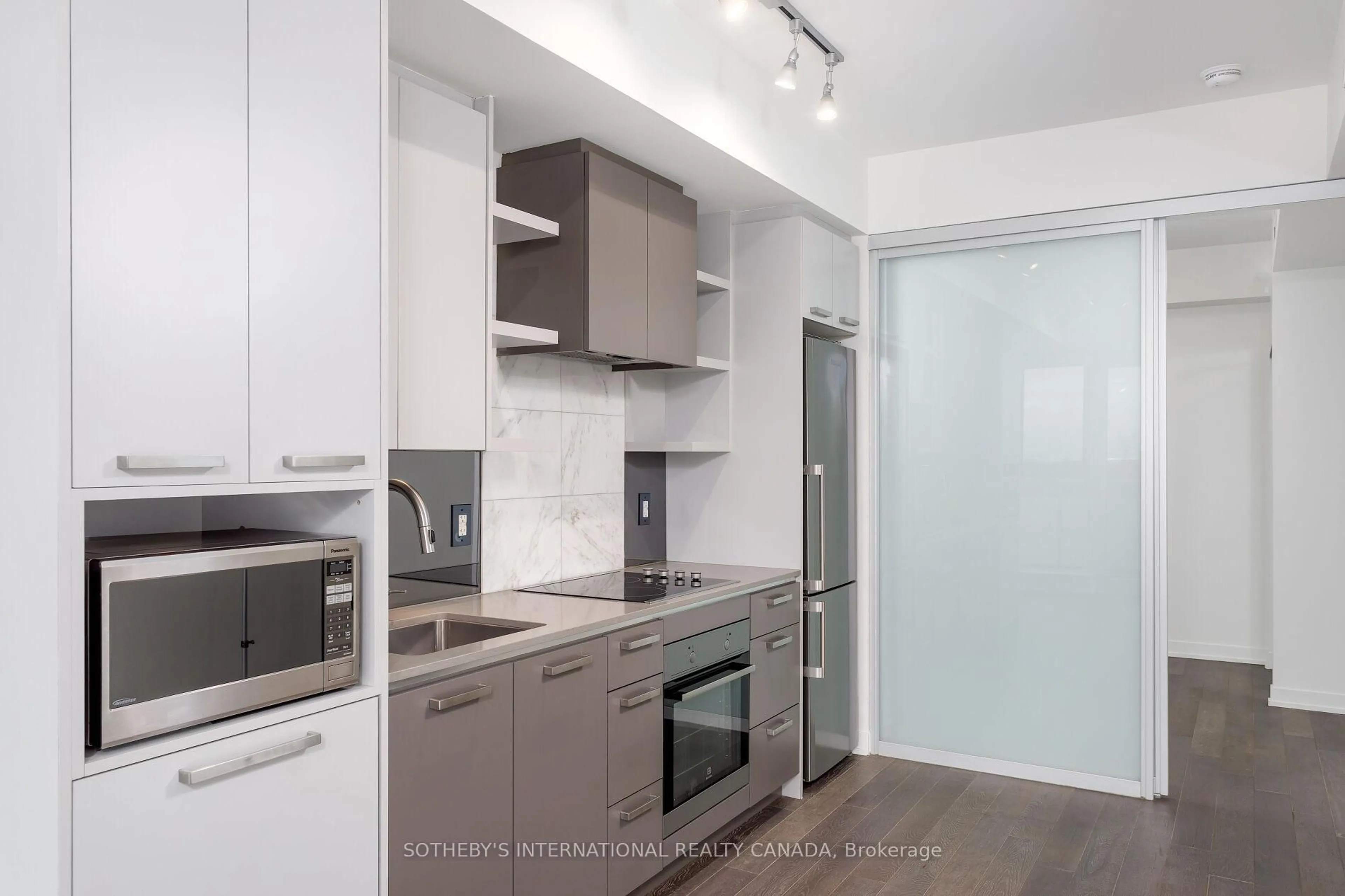 Standard kitchen, unknown for 1830 Bloor St #716, Toronto Ontario M6P 0A2