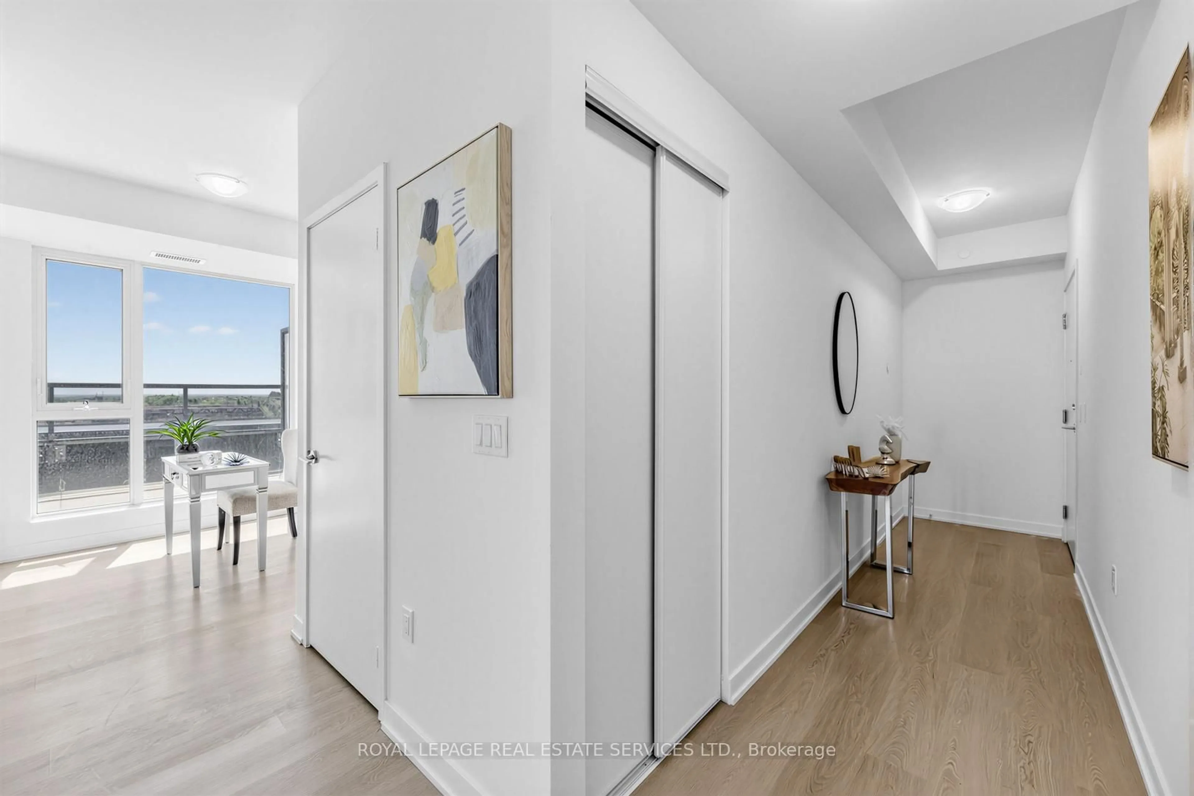 Indoor entryway for 859 The Queensway #502, Toronto Ontario M8Z 1N8