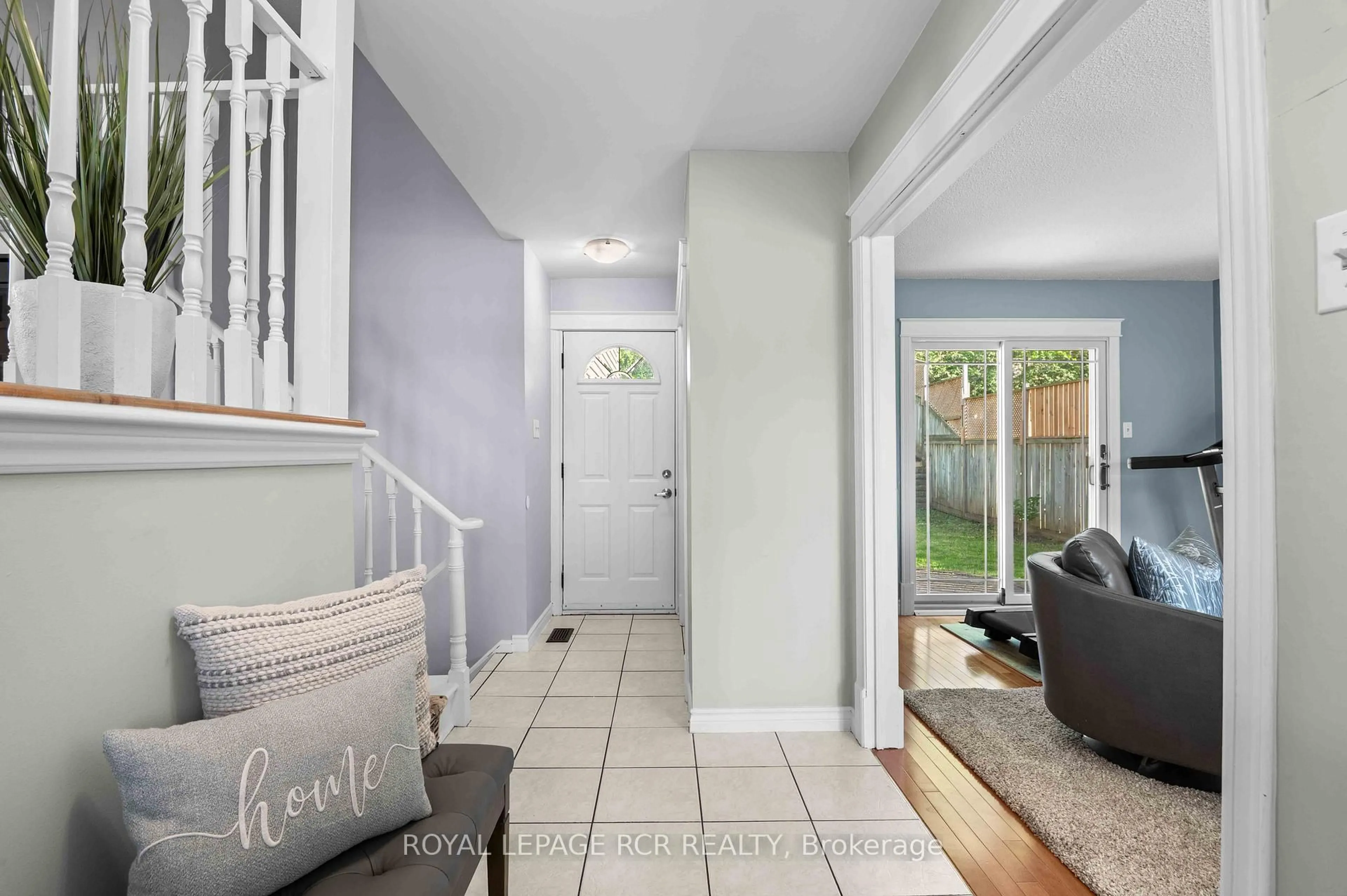 Indoor entryway for 46 Goldgate Cres, Orangeville Ontario L9W 4B7