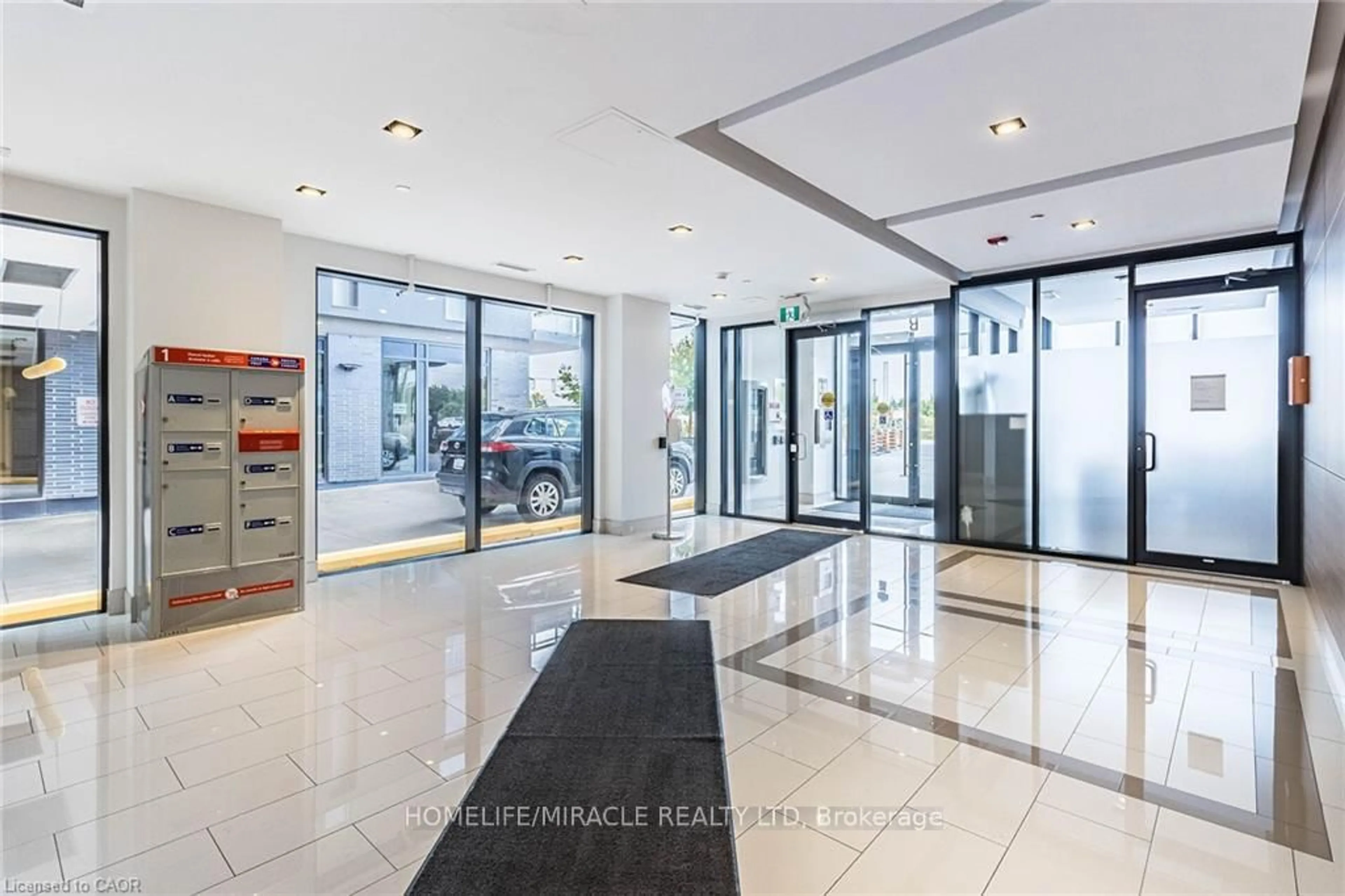 Indoor foyer for 5240 Dundas St #B414, Burlington Ontario L7L 0J6