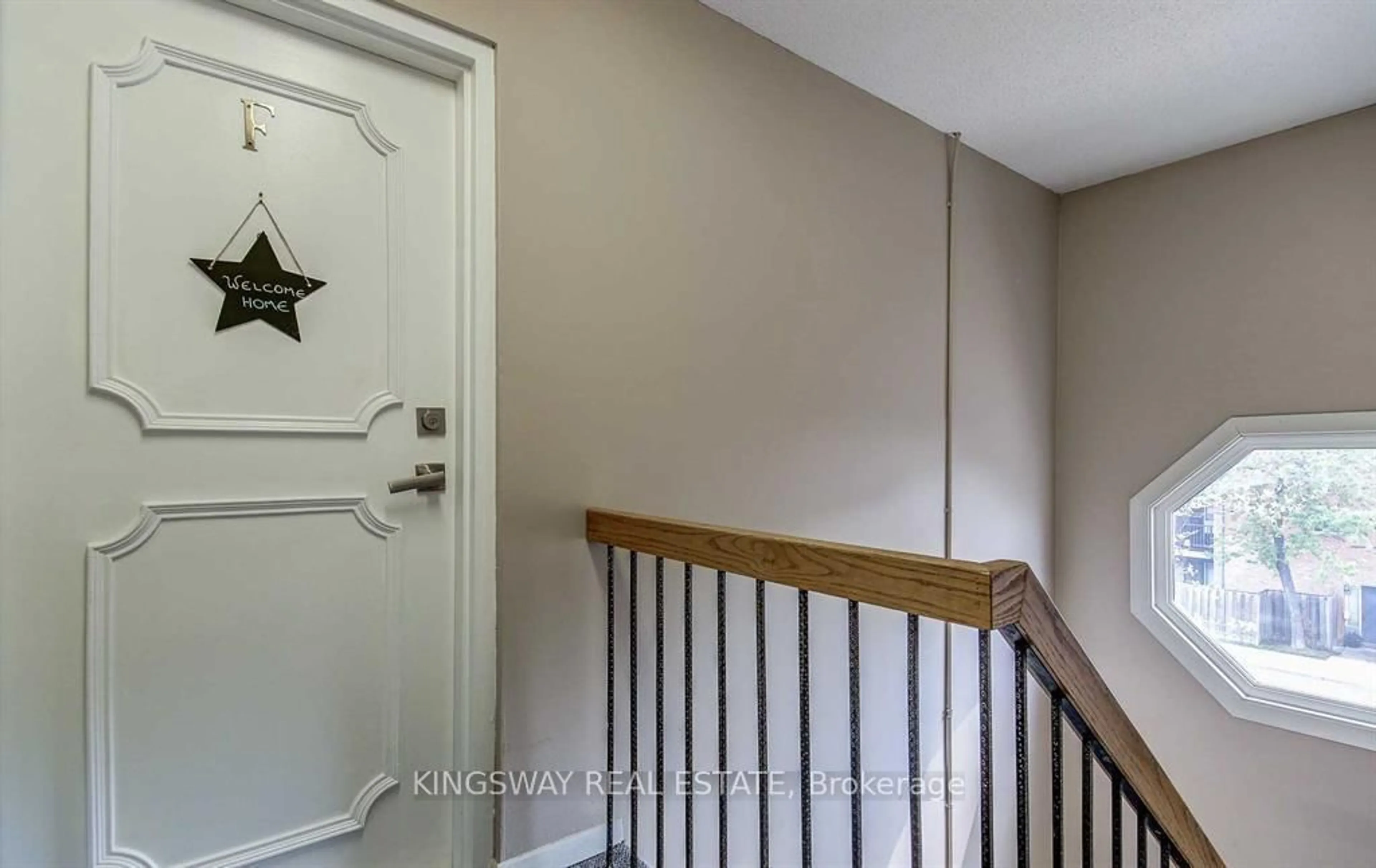 Indoor entryway for 2866 Battleford Rd #5F, Mississauga Ontario L5N 3L3