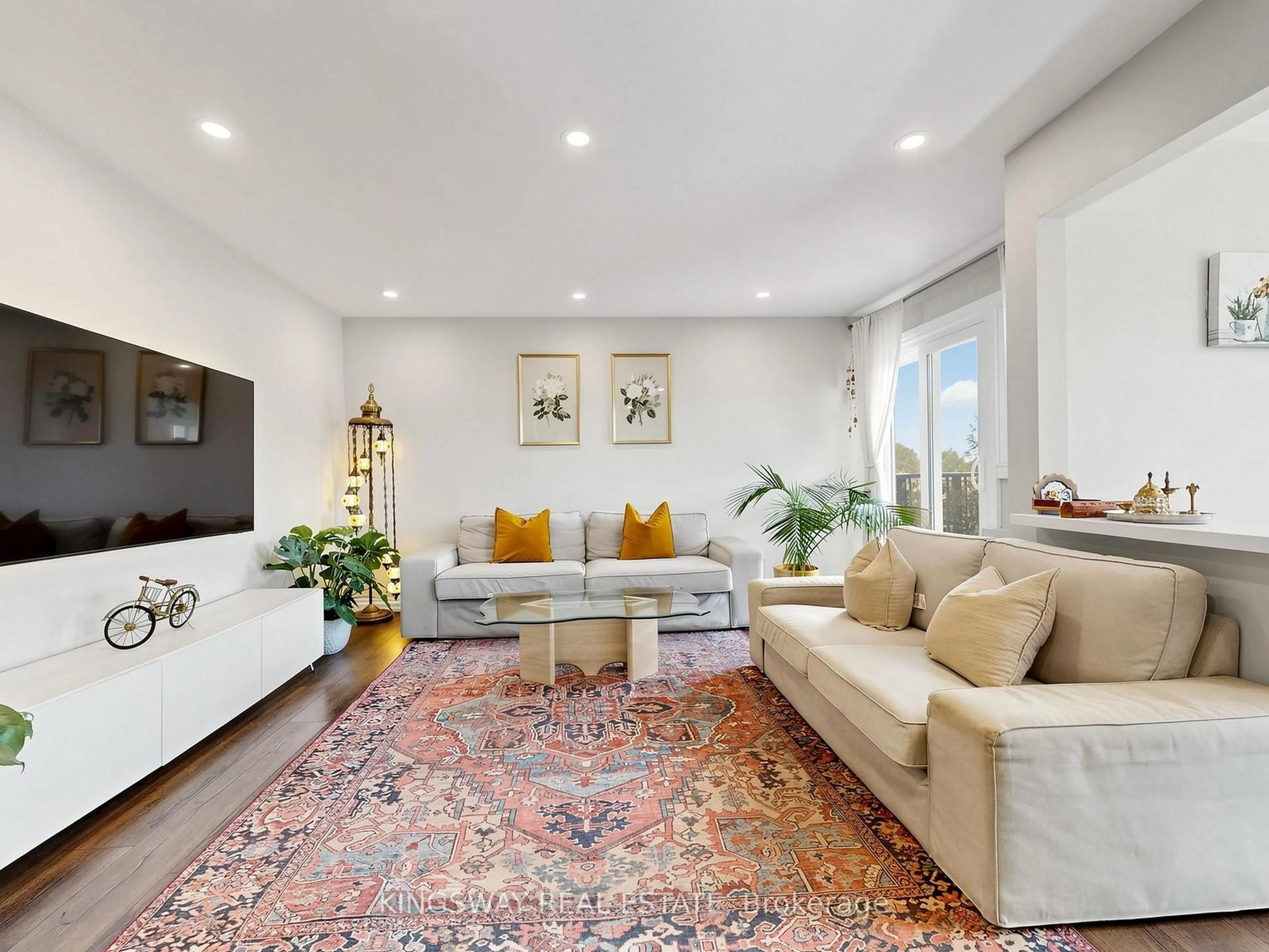 Living room with furniture, unknown for 2866 Battleford Rd #5F, Mississauga Ontario L5N 3L3