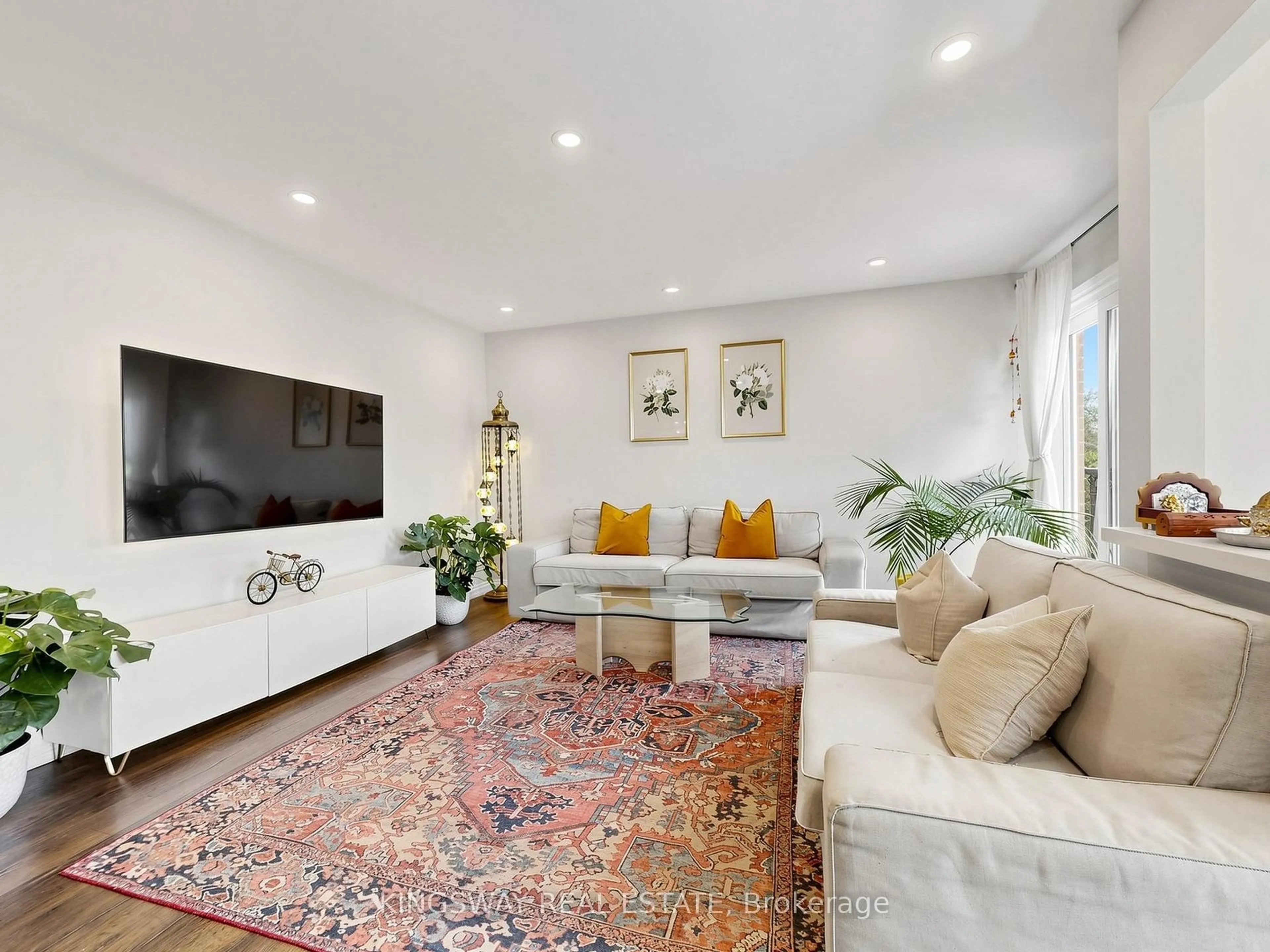 Living room with furniture, unknown for 2866 Battleford Rd #5F, Mississauga Ontario L5N 3L3