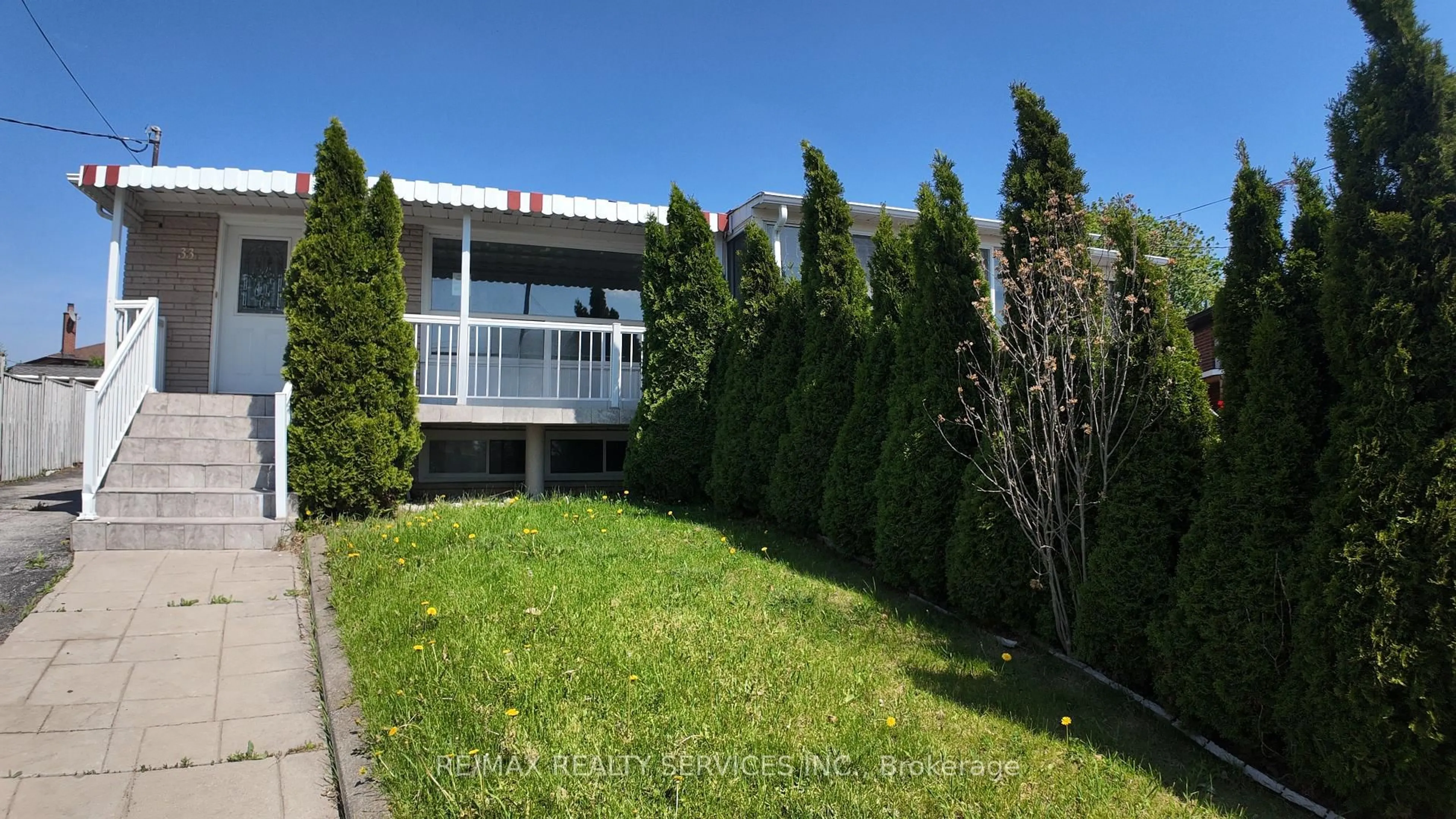 A pic from outside/outdoor area/front of a property/back of a property/a pic from drone, unknown for 33 Bimini Cres, Toronto Ontario M3N 1S1