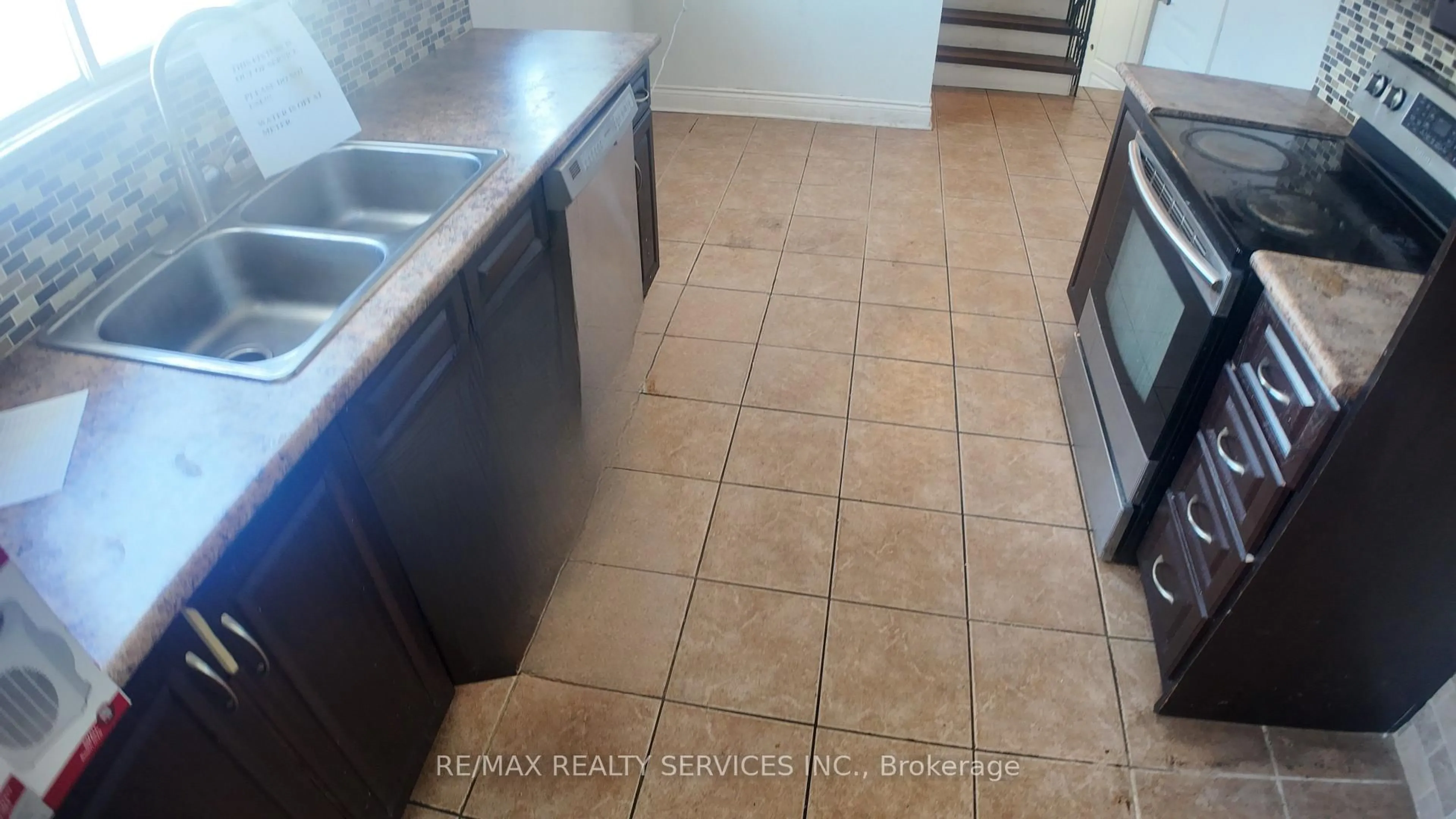 Standard kitchen, ceramic/tile floor for 33 Bimini Cres, Toronto Ontario M3N 1S1