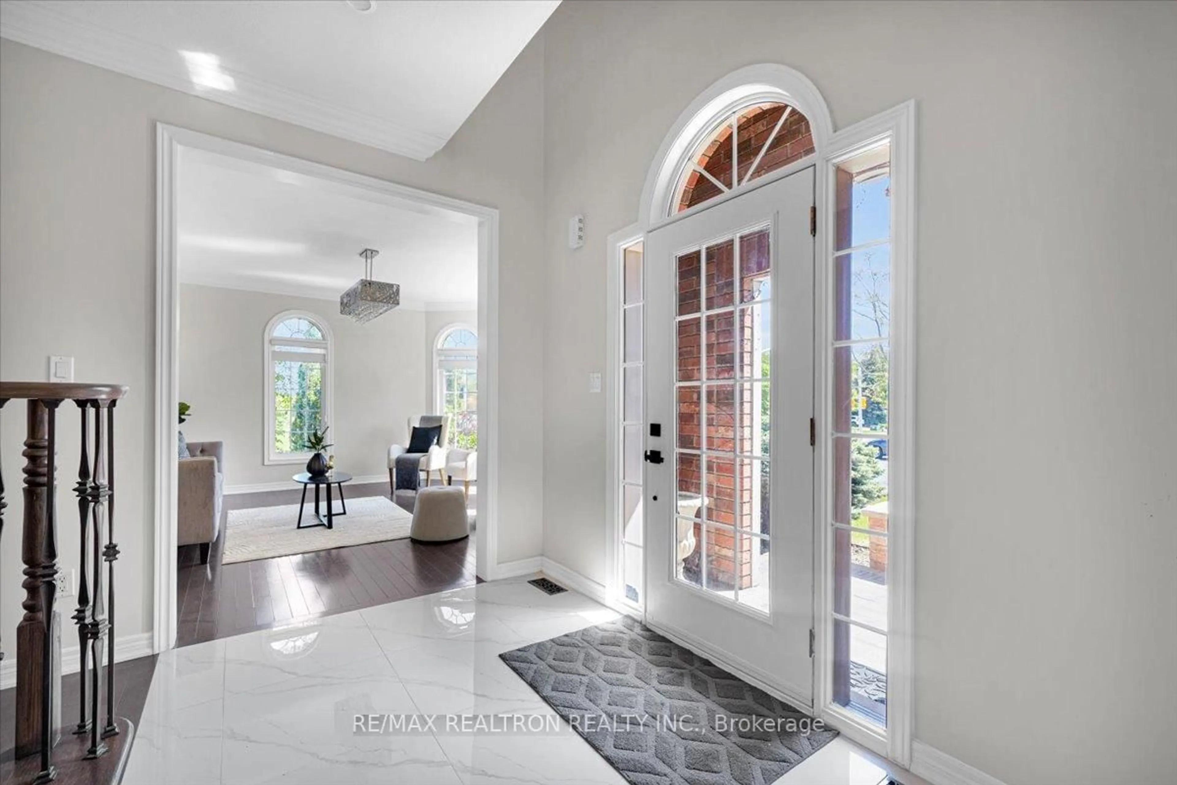 Indoor entryway for 2309 Eighth Line, Oakville Ontario L6H 7L7