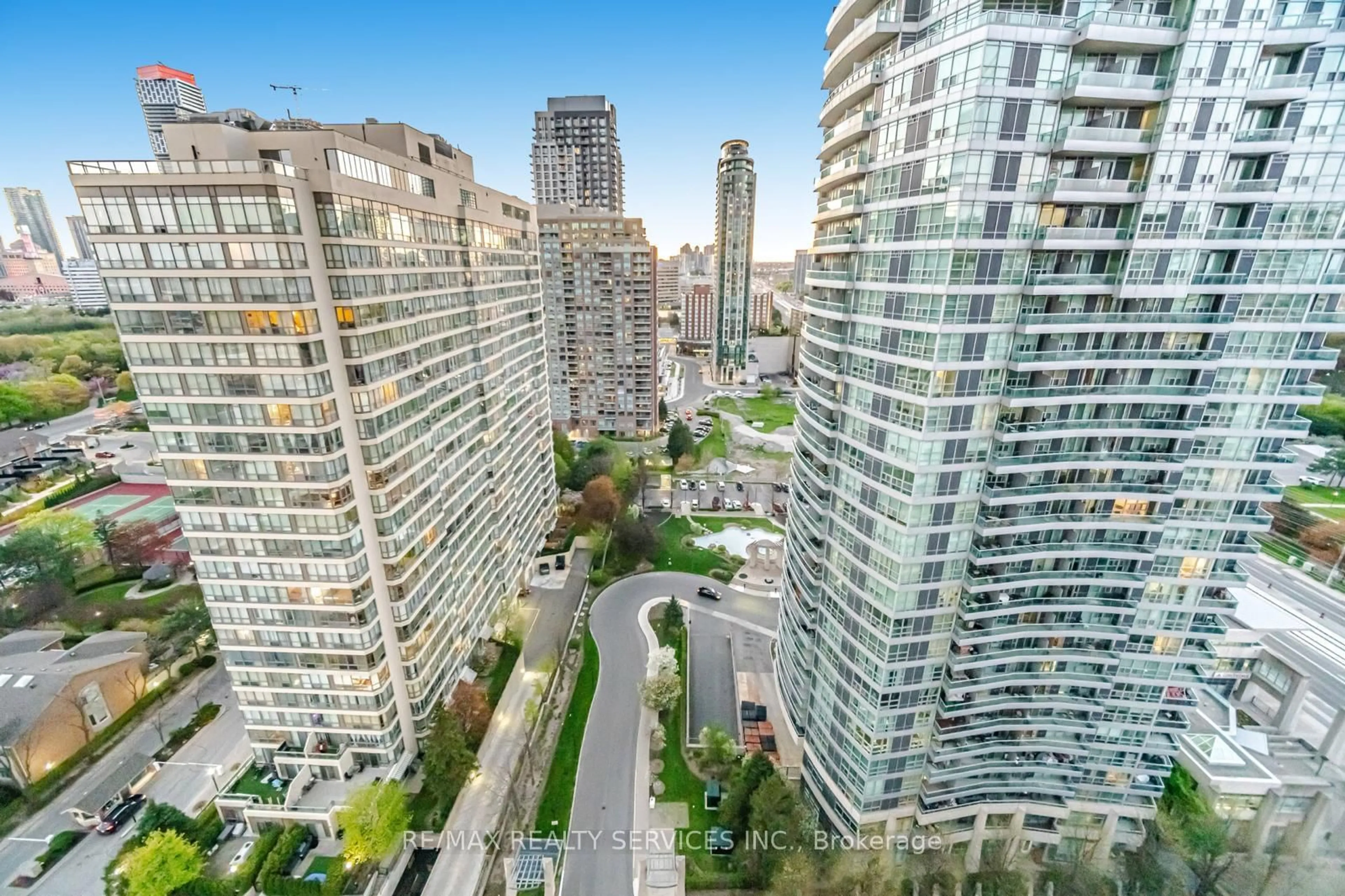 A pic from outside/outdoor area/front of a property/back of a property/a pic from drone, city buildings view from balcony for 30 Elm Dr #1811, Mississauga Ontario L5B 0N6