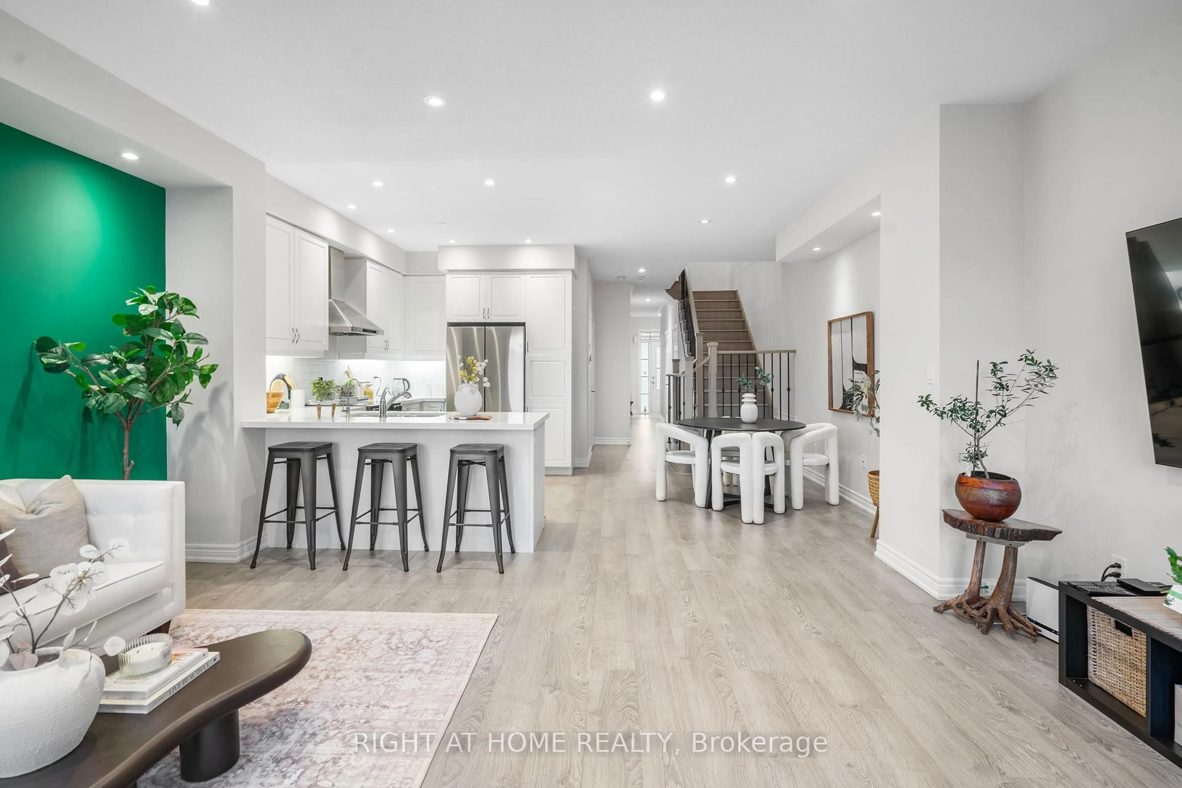 Open concept kitchen, unknown for 127 Benadir Ave, Caledon Ontario L7C 4E7