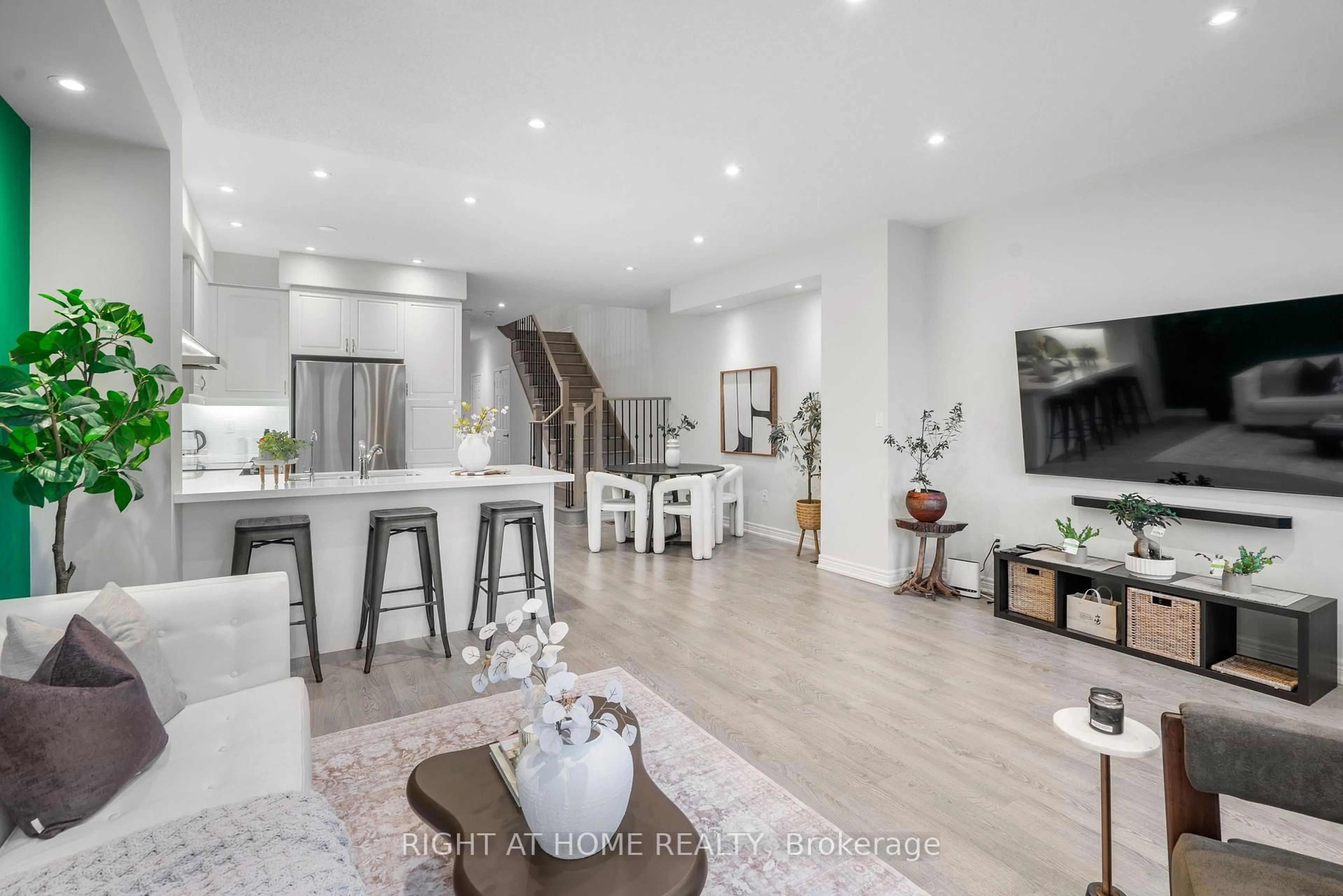 Open concept kitchen, unknown for 127 Benadir Ave, Caledon Ontario L7C 4E7