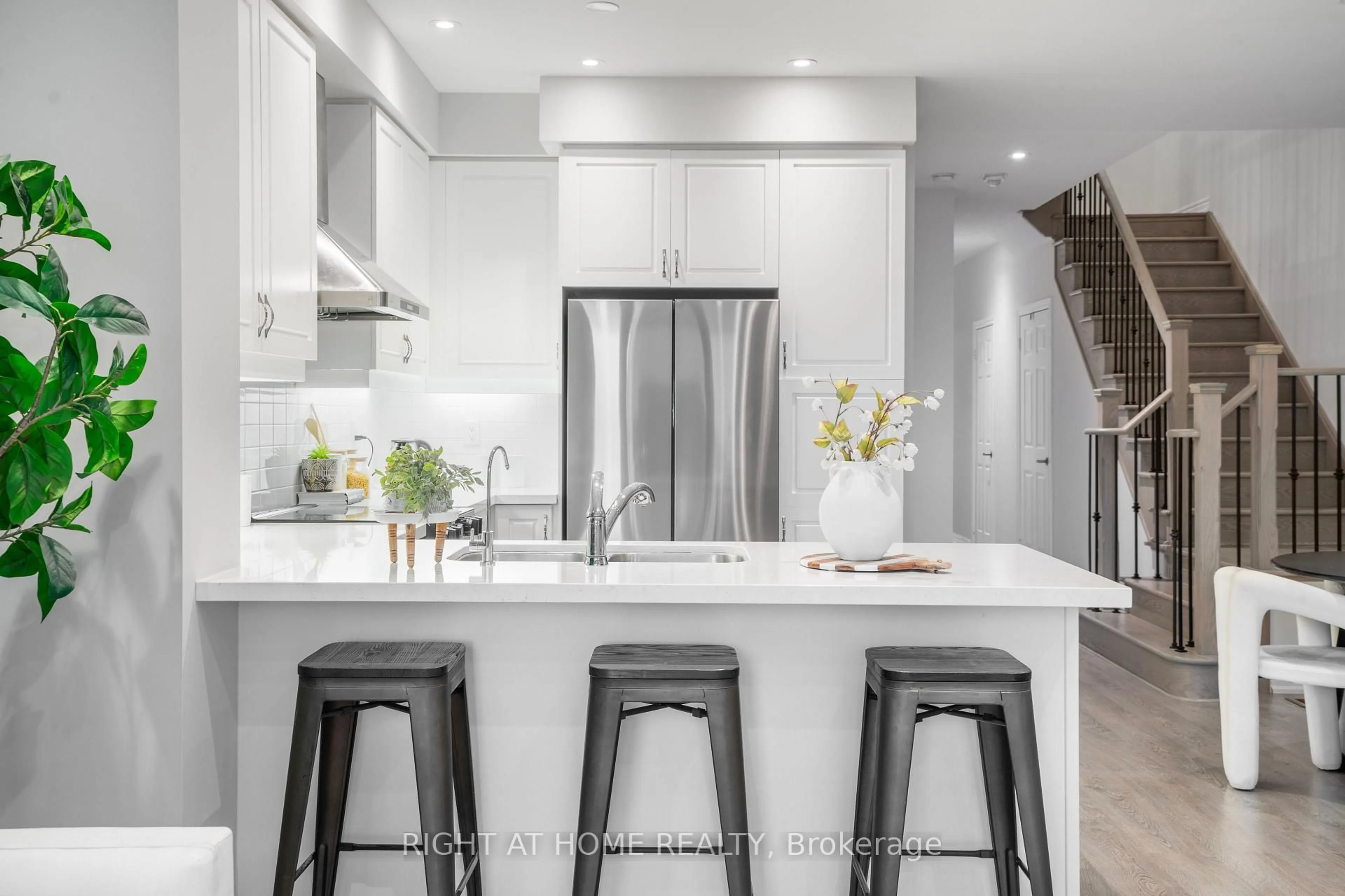 Contemporary kitchen, ceramic/tile floor for 127 Benadir Ave, Caledon Ontario L7C 4E7