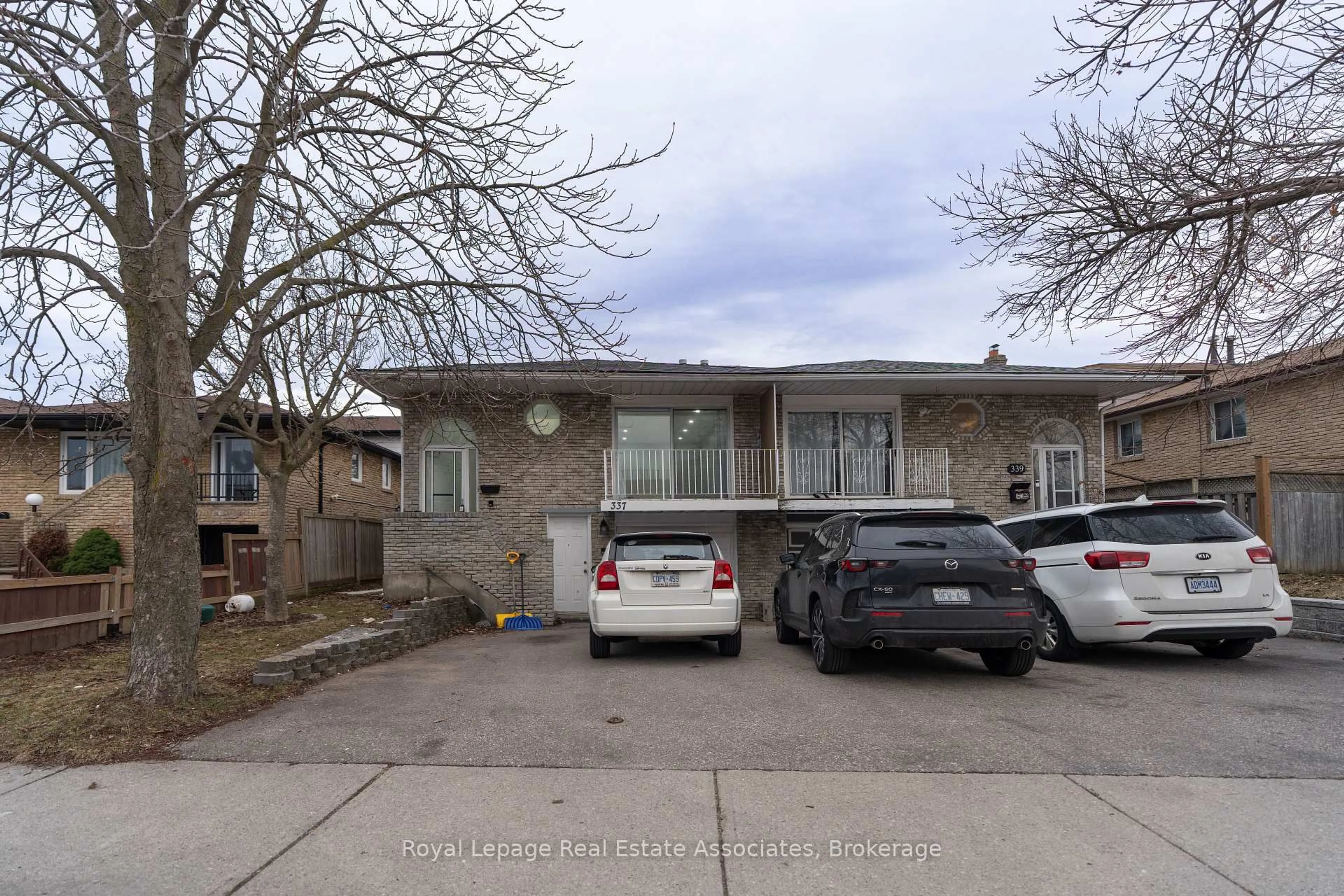 A pic from outside/outdoor area/front of a property/back of a property/a pic from drone, street for 337 Hansen Rd, Brampton Ontario L6V 2Y2