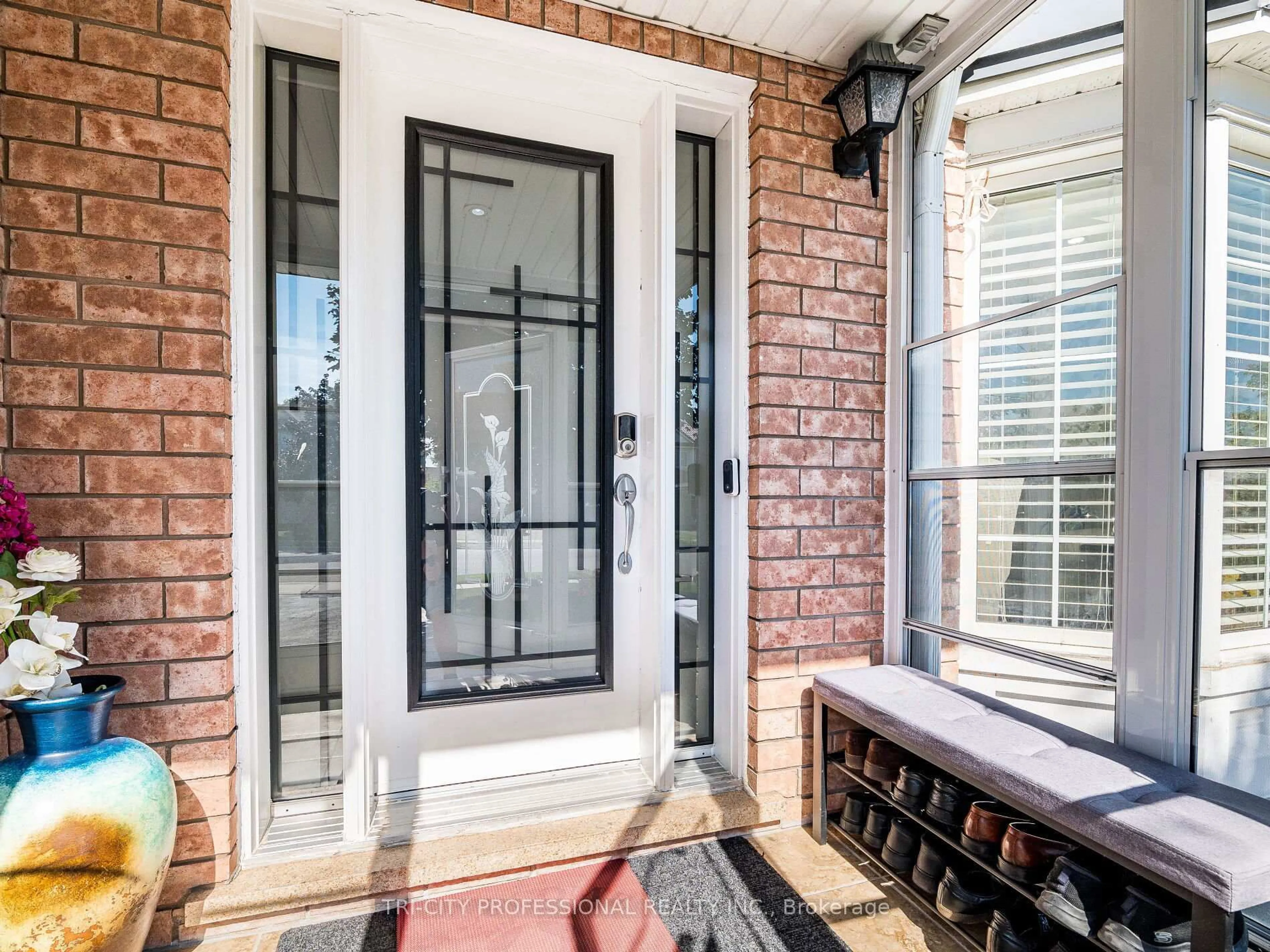 Indoor entryway for 18 Sugarhill Dr, Brampton Ontario L7A 3L8