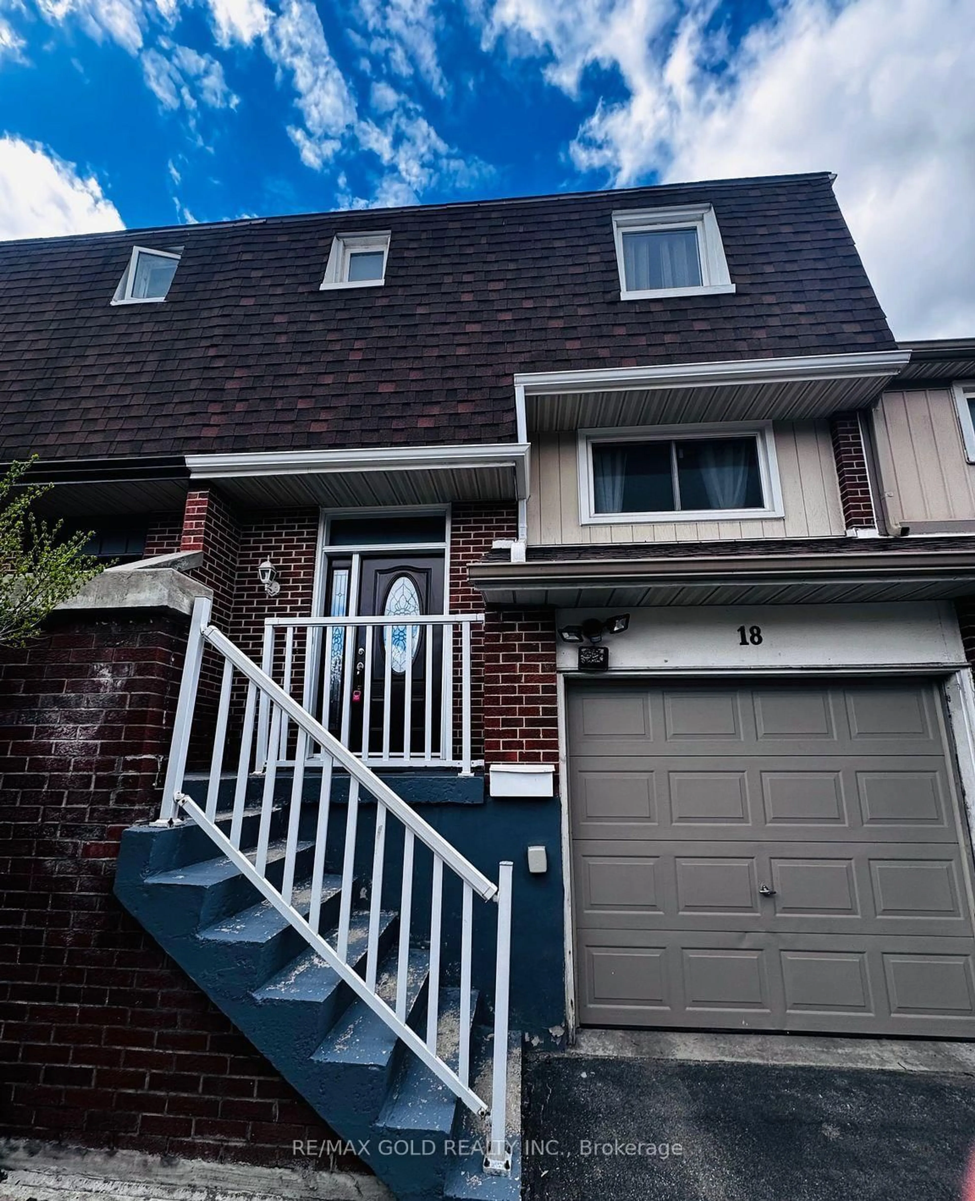 Home with vinyl exterior material, street for 18 Peterson Crt, Brampton Ontario L6Z 1K6