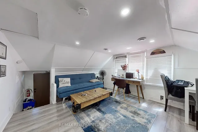 8 Mill St, Brampton 3
