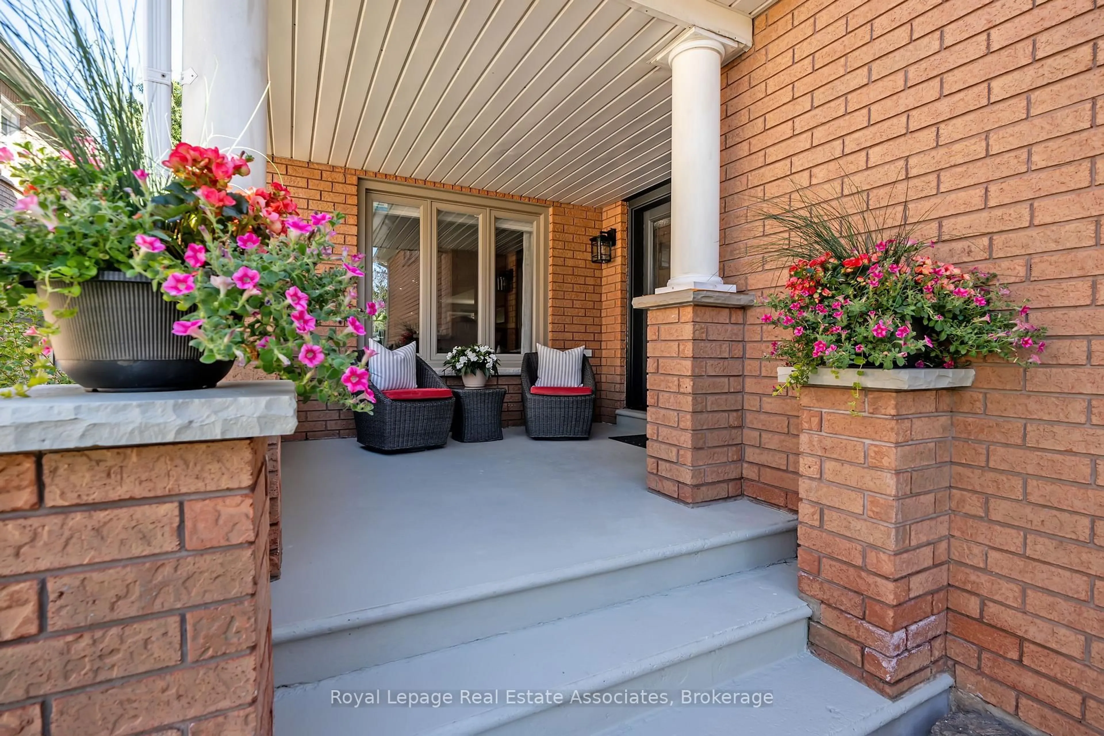 Patio, street for 5936 Bell Harbour Dr, Mississauga Ontario L5M 5K7