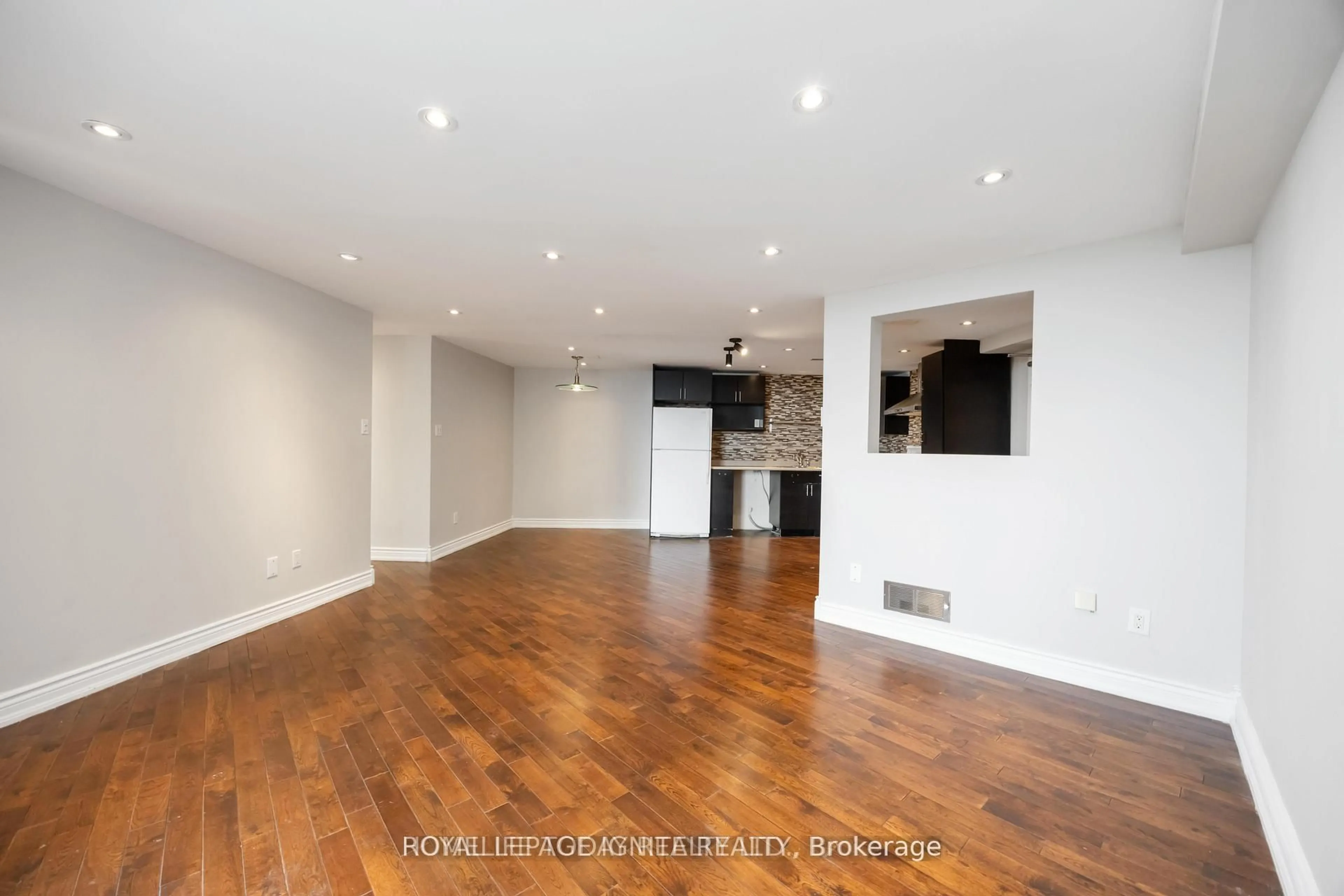 Unknown for 330 Dixon Rd #1603, Toronto Ontario M9R 1S9