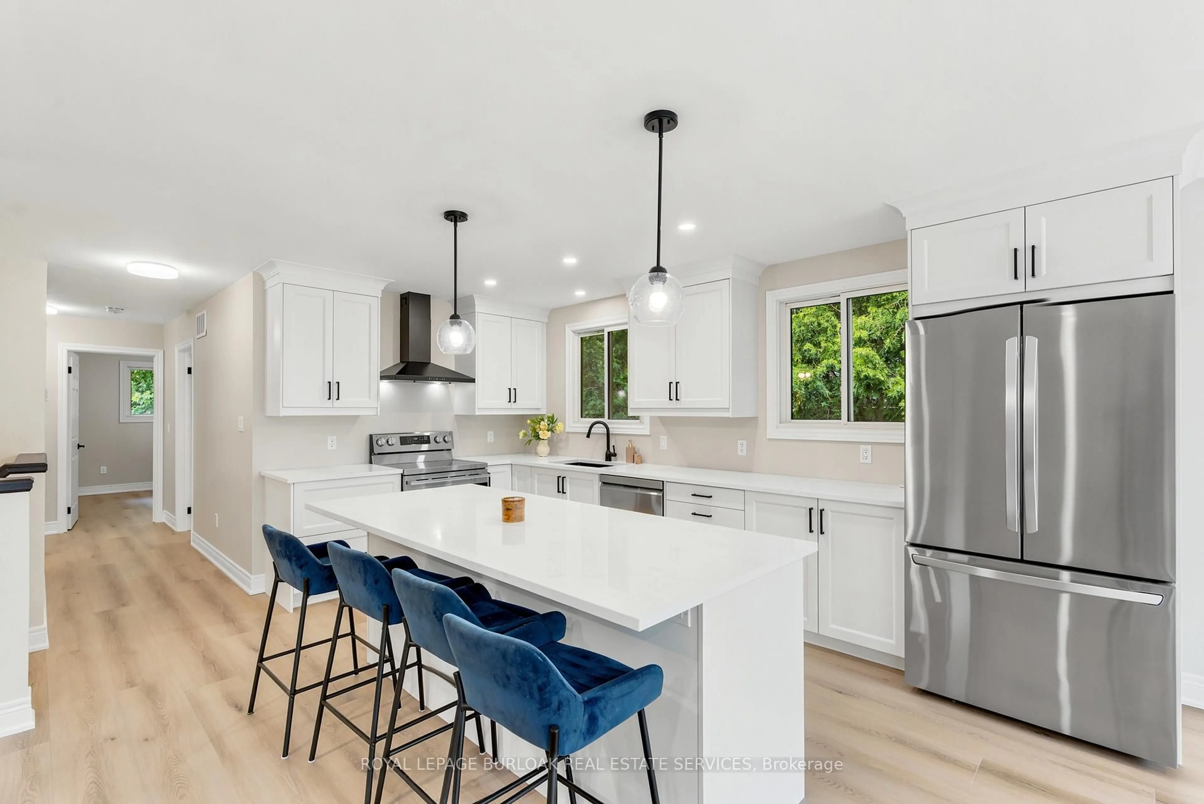 Open concept kitchen, unknown for 1553 Newlands Cres, Burlington Ontario L7M 1P1