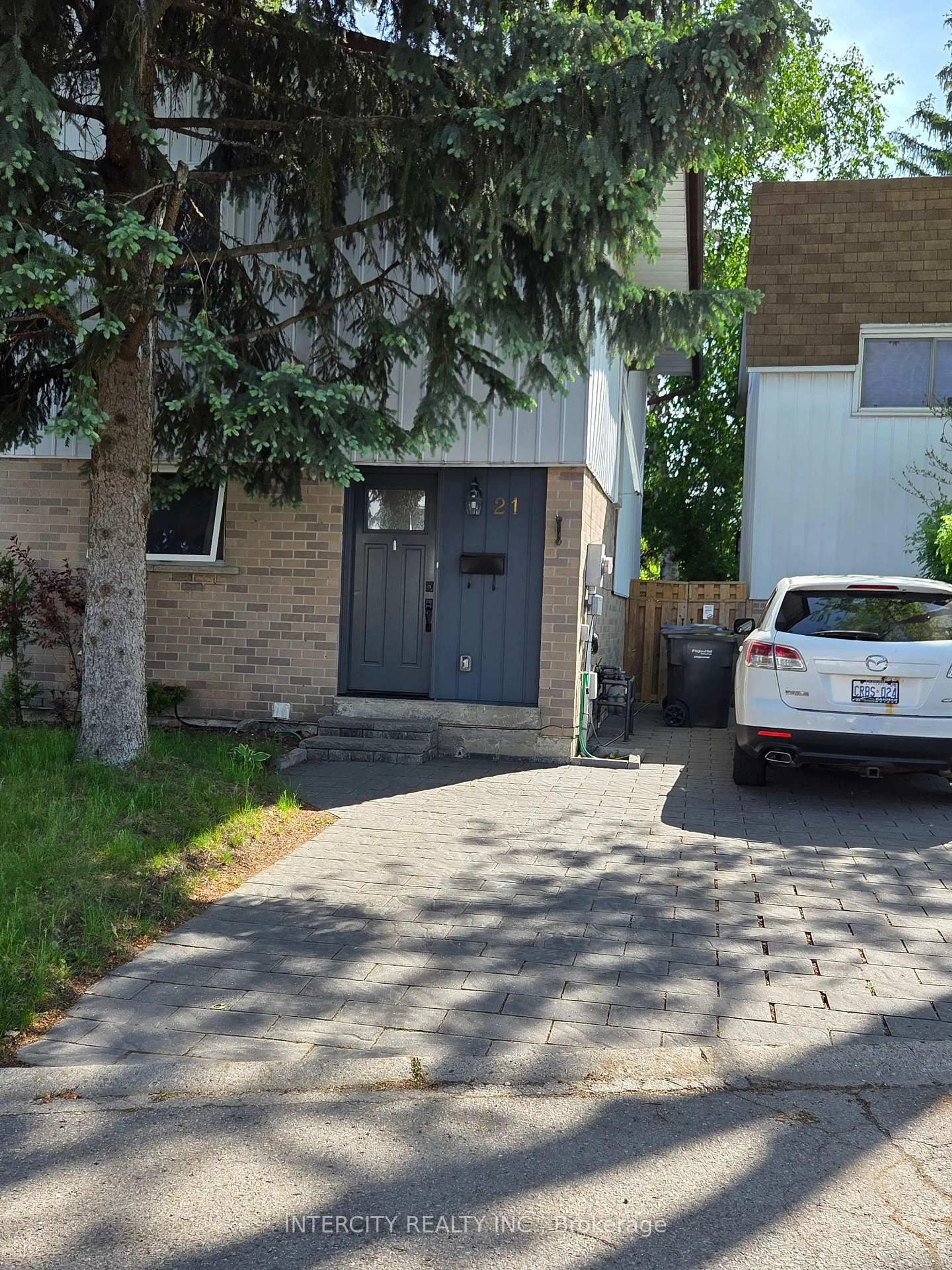 Home with brick exterior material, street for 21 Highview Tr, Brampton Ontario L6S 1P5