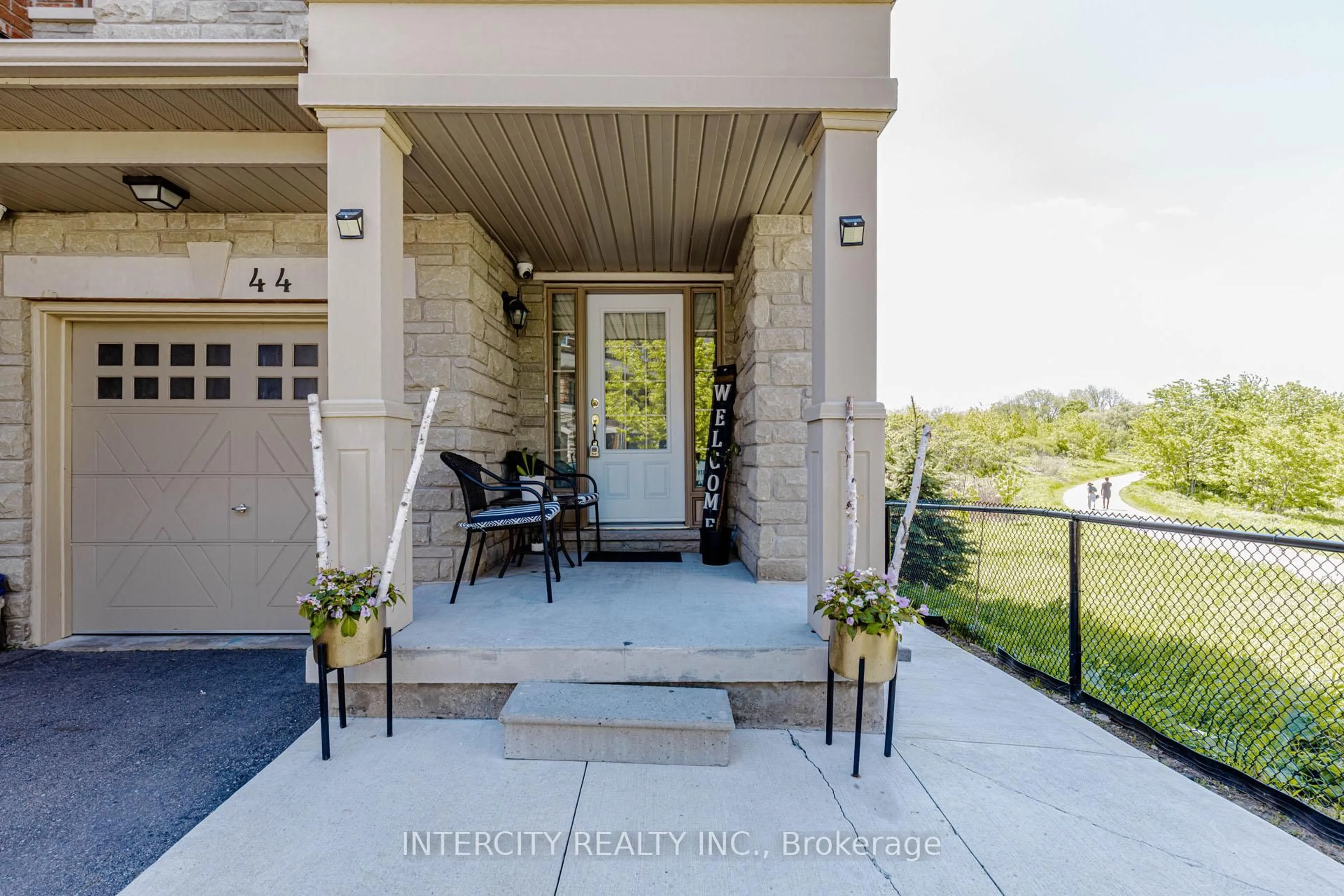 Indoor entryway for 44 Shiff Cres, Brampton Ontario L6Z 0B4
