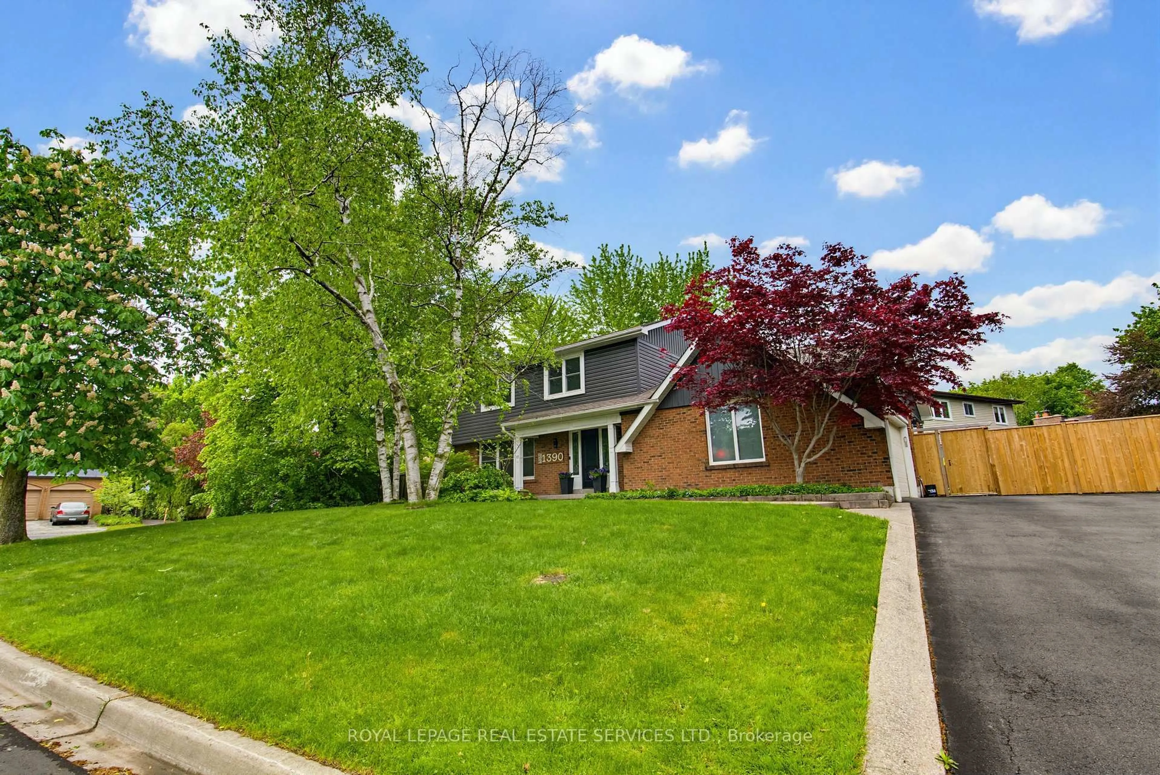 Unknown for 1390 Peerless Crt, Oakville Ontario L6H 3A4