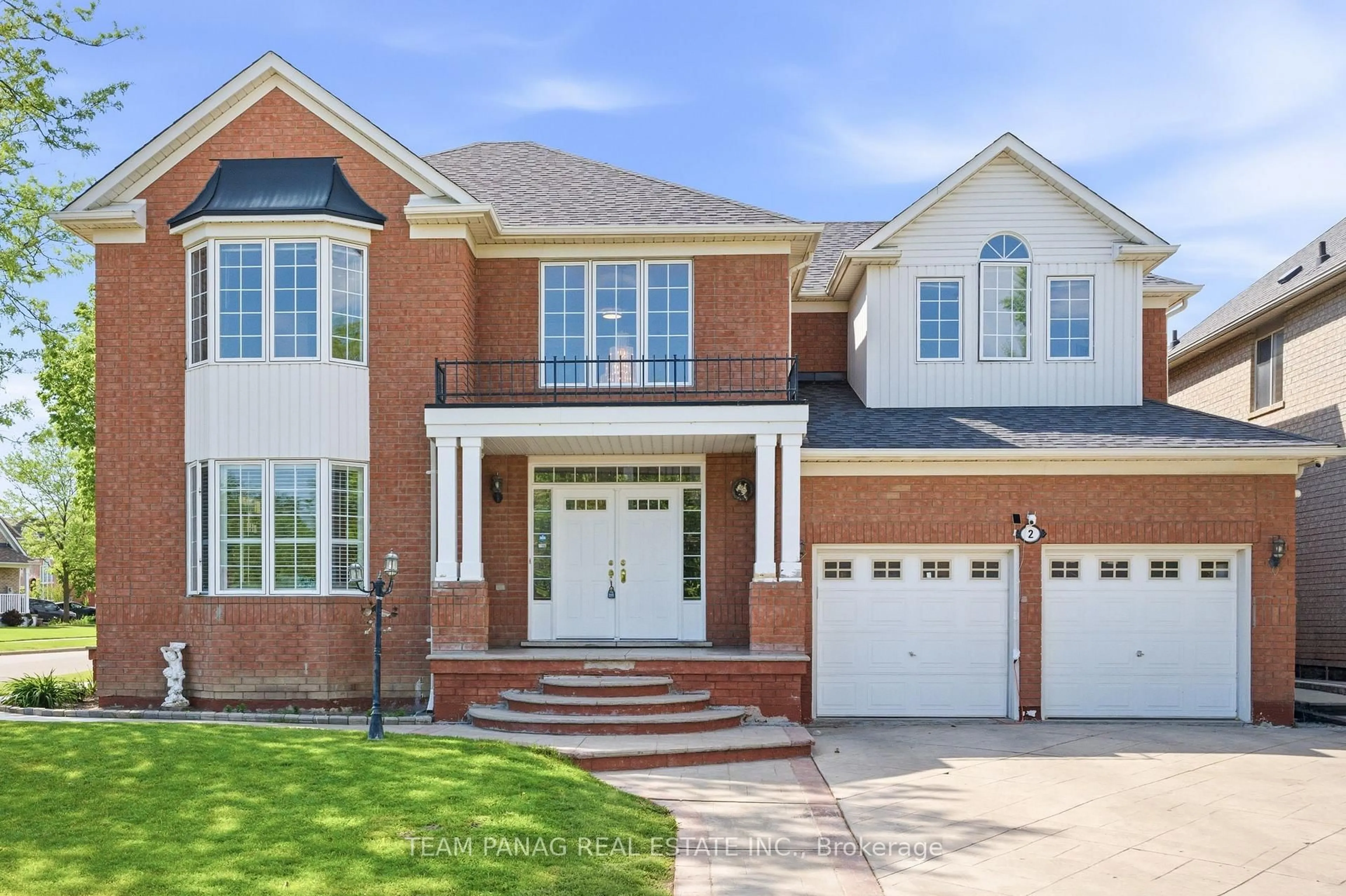 Home with brick exterior material, street for 2 Maltby Crt, Brampton Ontario L6P 1A5