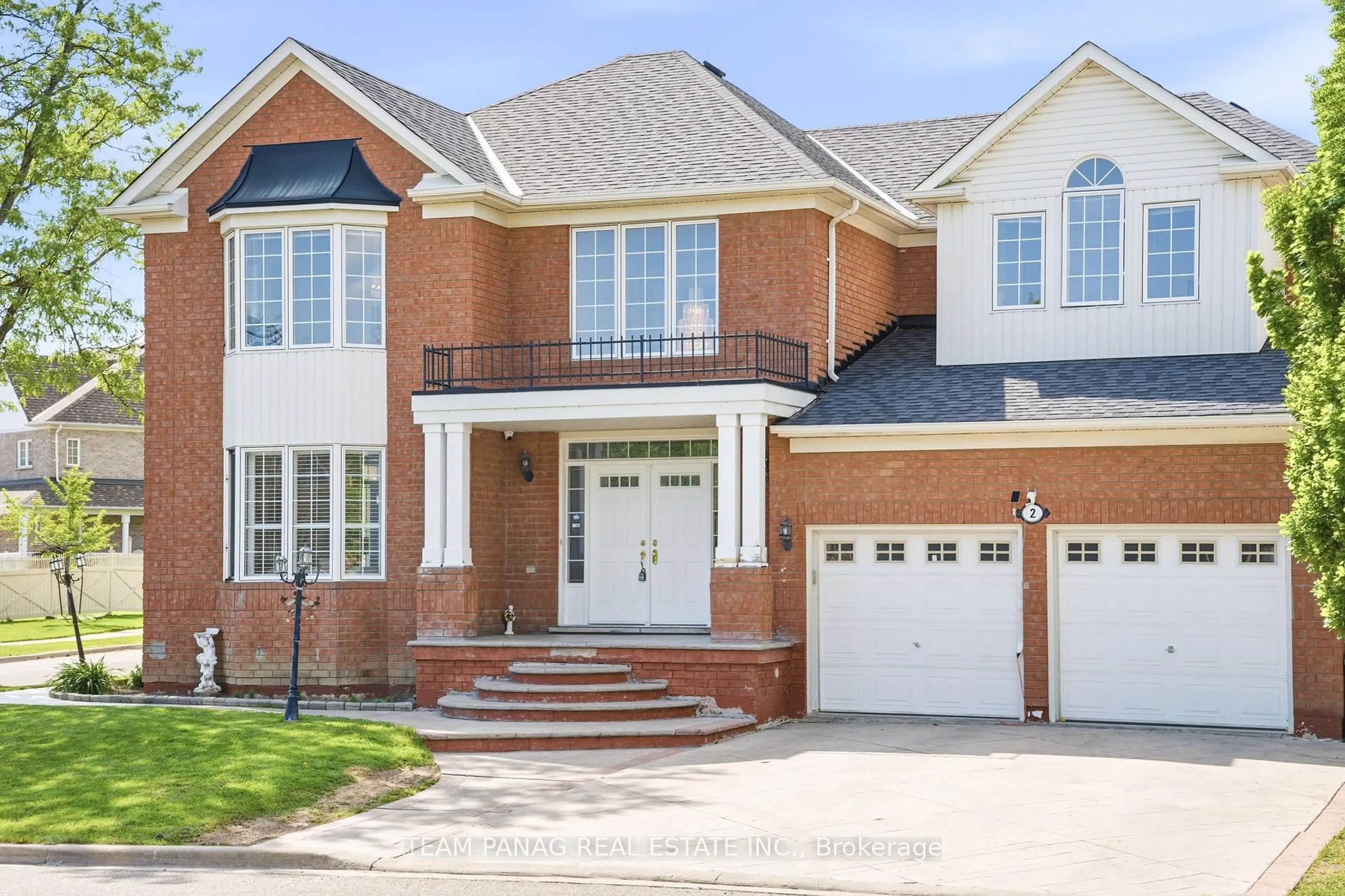 Home with brick exterior material, street for 2 Maltby Crt, Brampton Ontario L6P 1A5