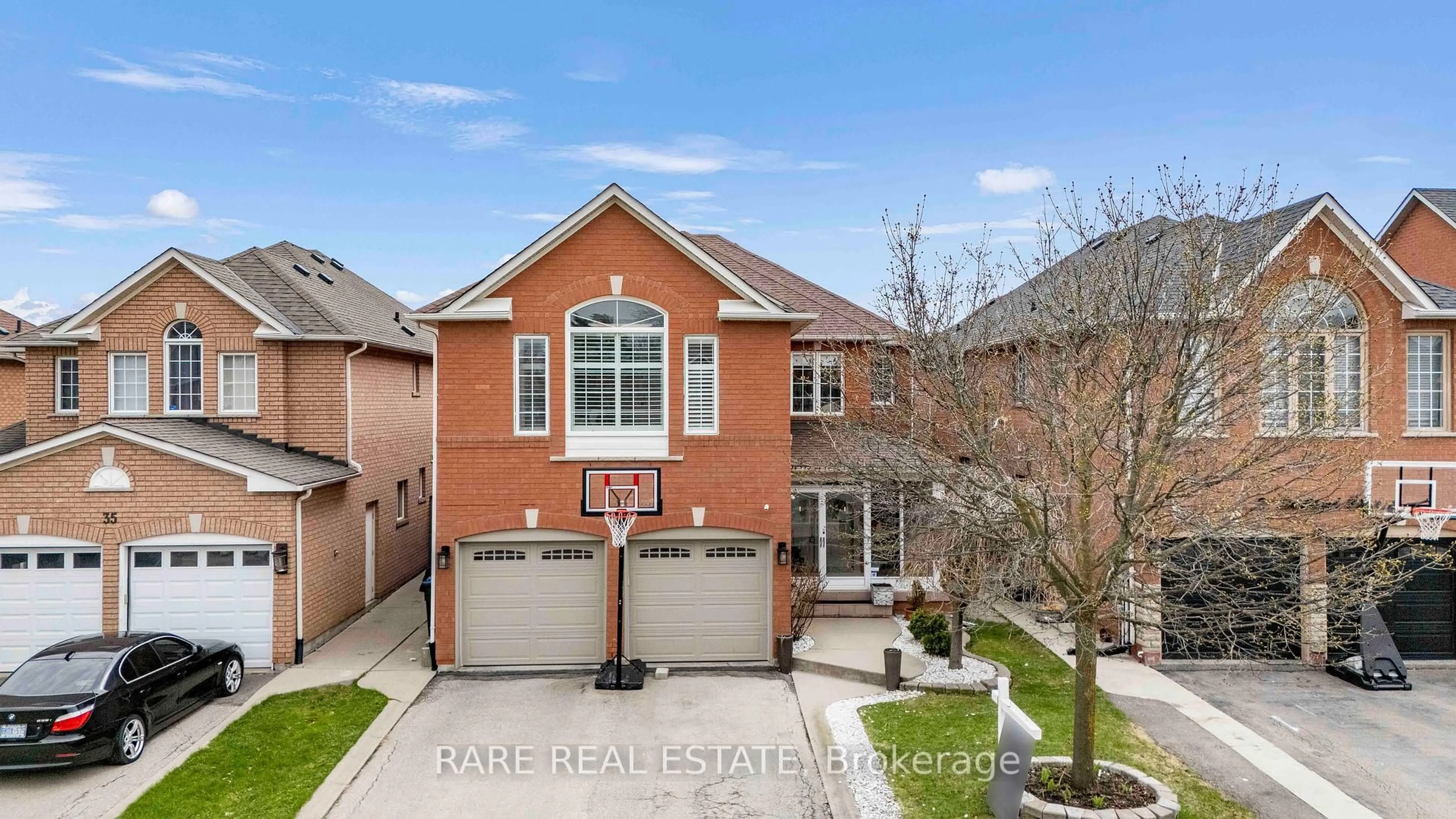 Home with brick exterior material, street for 33 SOUTHBEND Dr, Brampton Ontario L7A 1K5