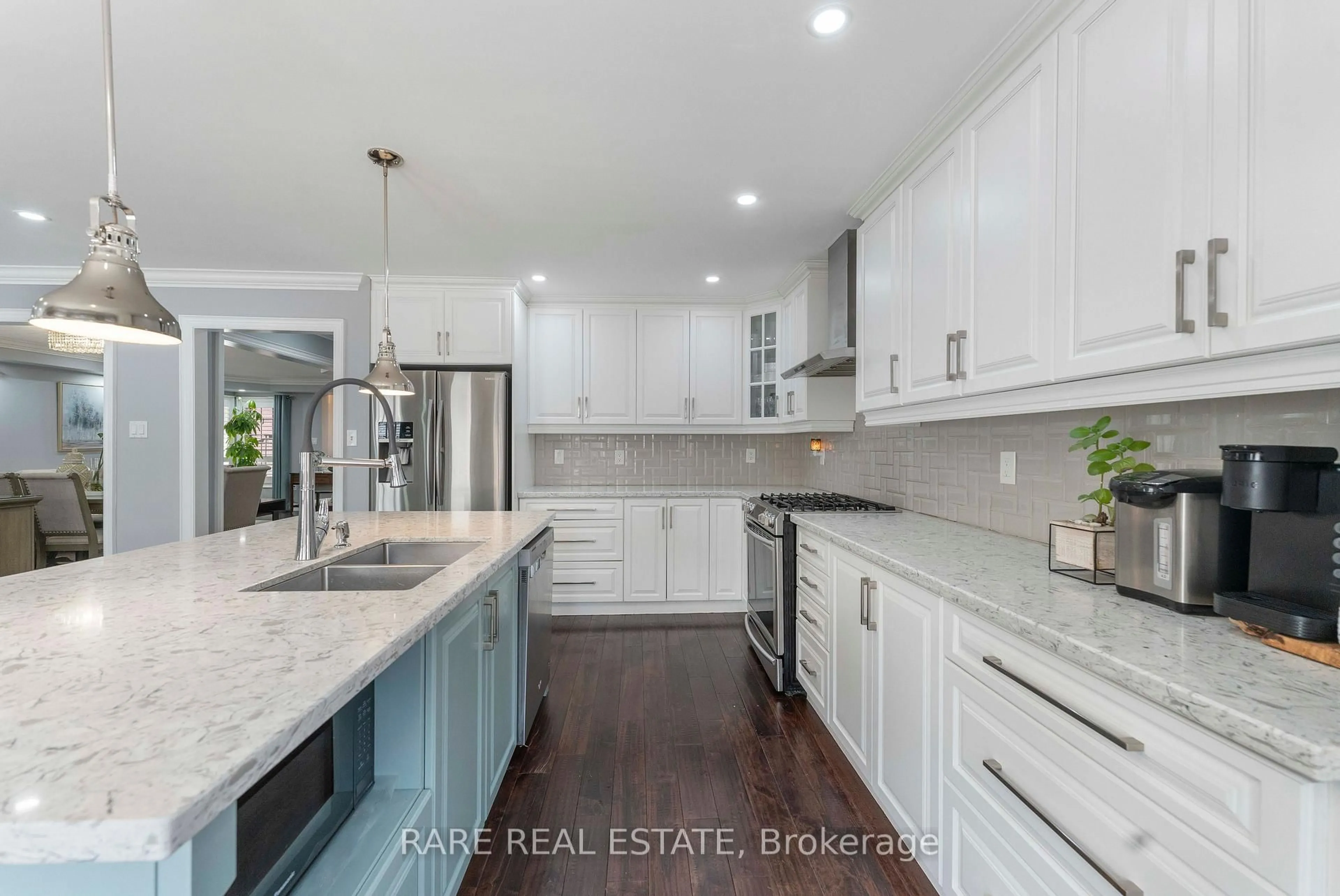 Open concept kitchen, unknown for 33 SOUTHBEND Dr, Brampton Ontario L7A 1K5