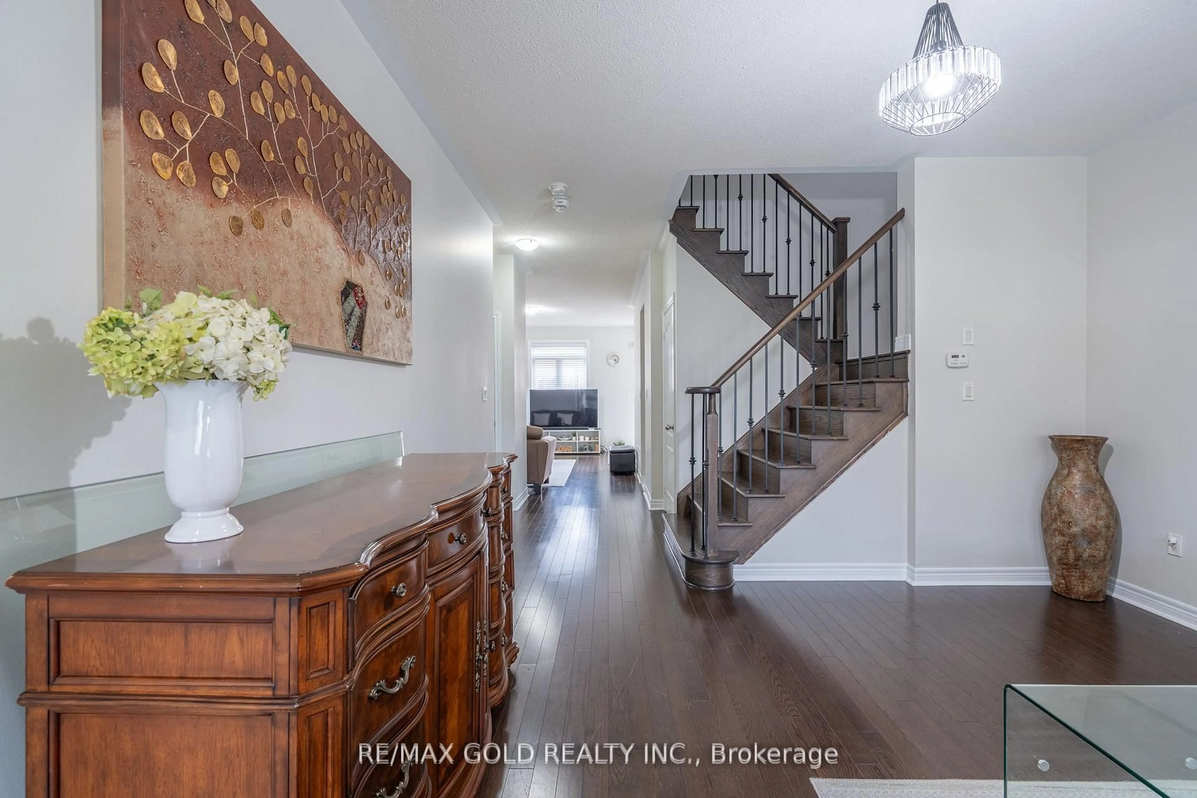 Indoor entryway for 65 Villadowns Tr, Brampton Ontario L6R 3Y8