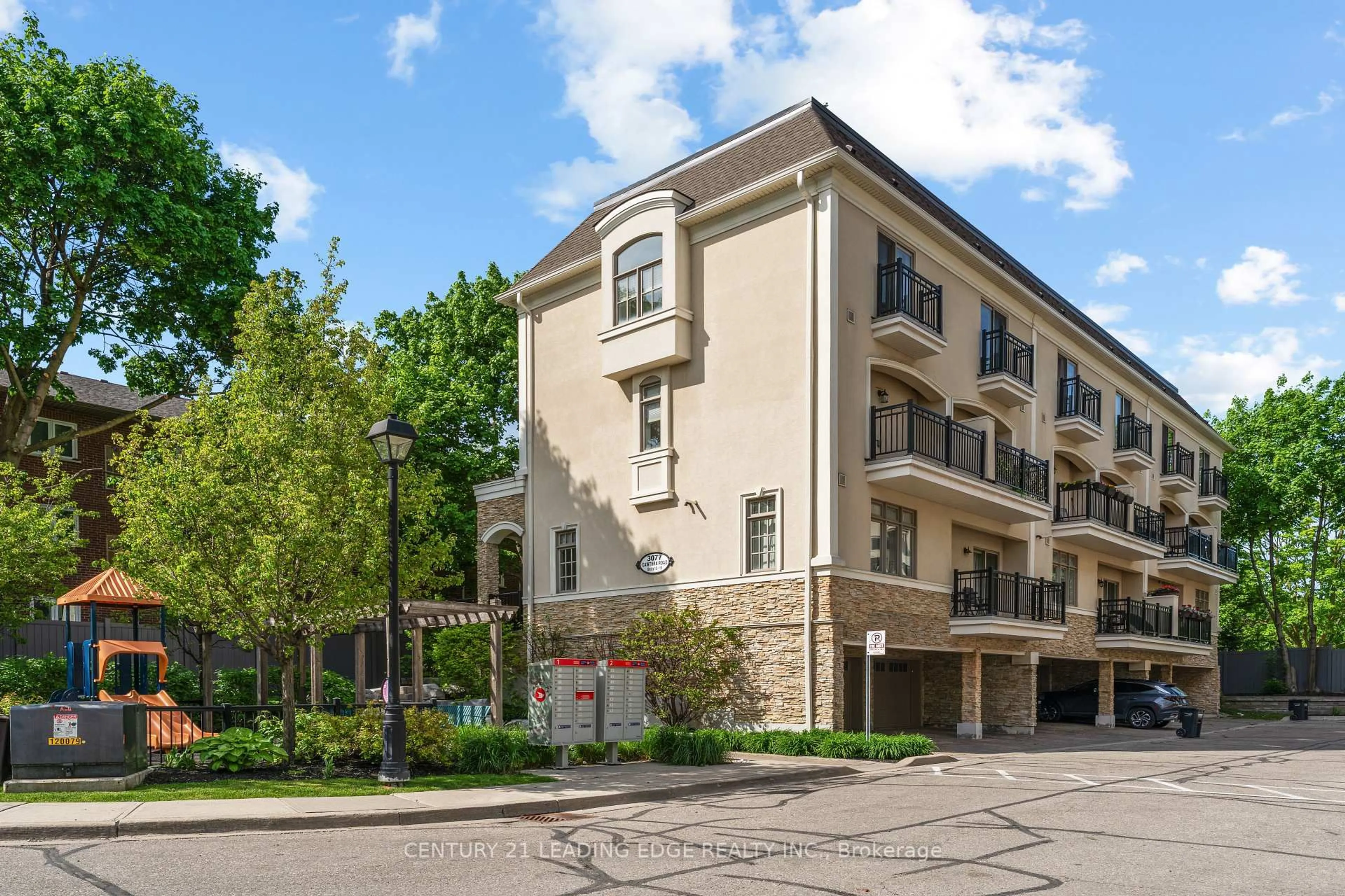 Patio, unknown for 3077 Cawthra Rd #18, Mississauga Ontario L5A 2X4