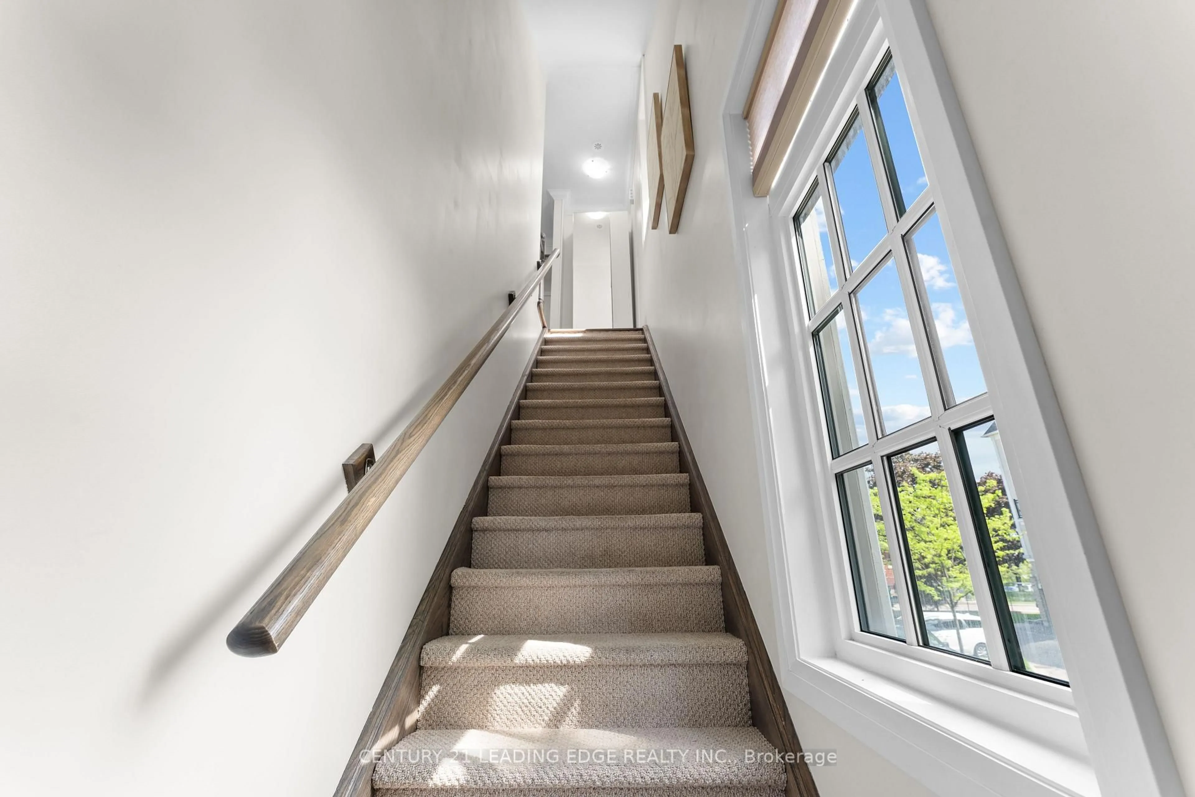 Stairs for 3077 Cawthra Rd #18, Mississauga Ontario L5A 2X4
