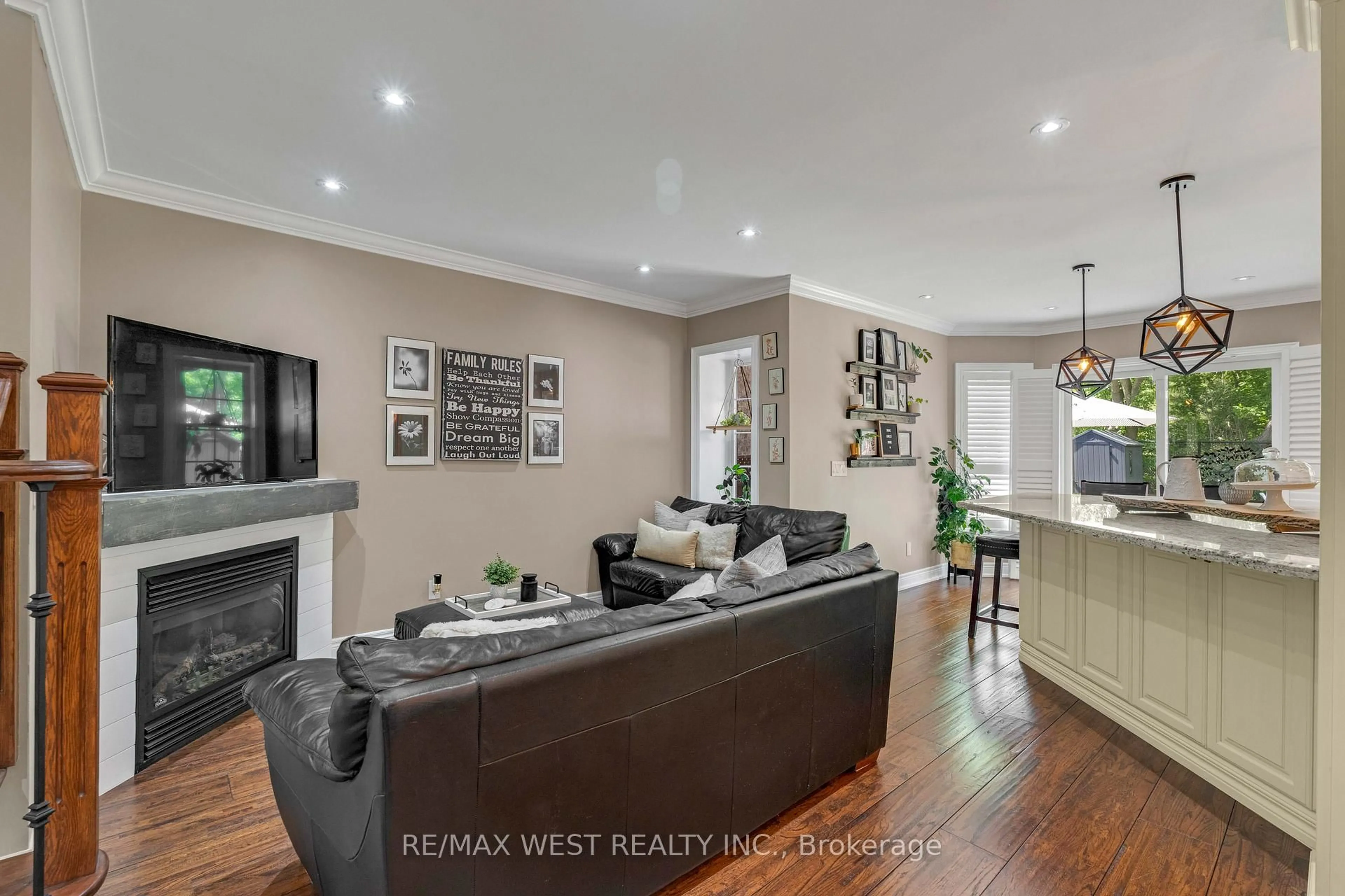 Living room with furniture, wood/laminate floor for 34 Crestridge Dr, Caledon Ontario L7E 2T7