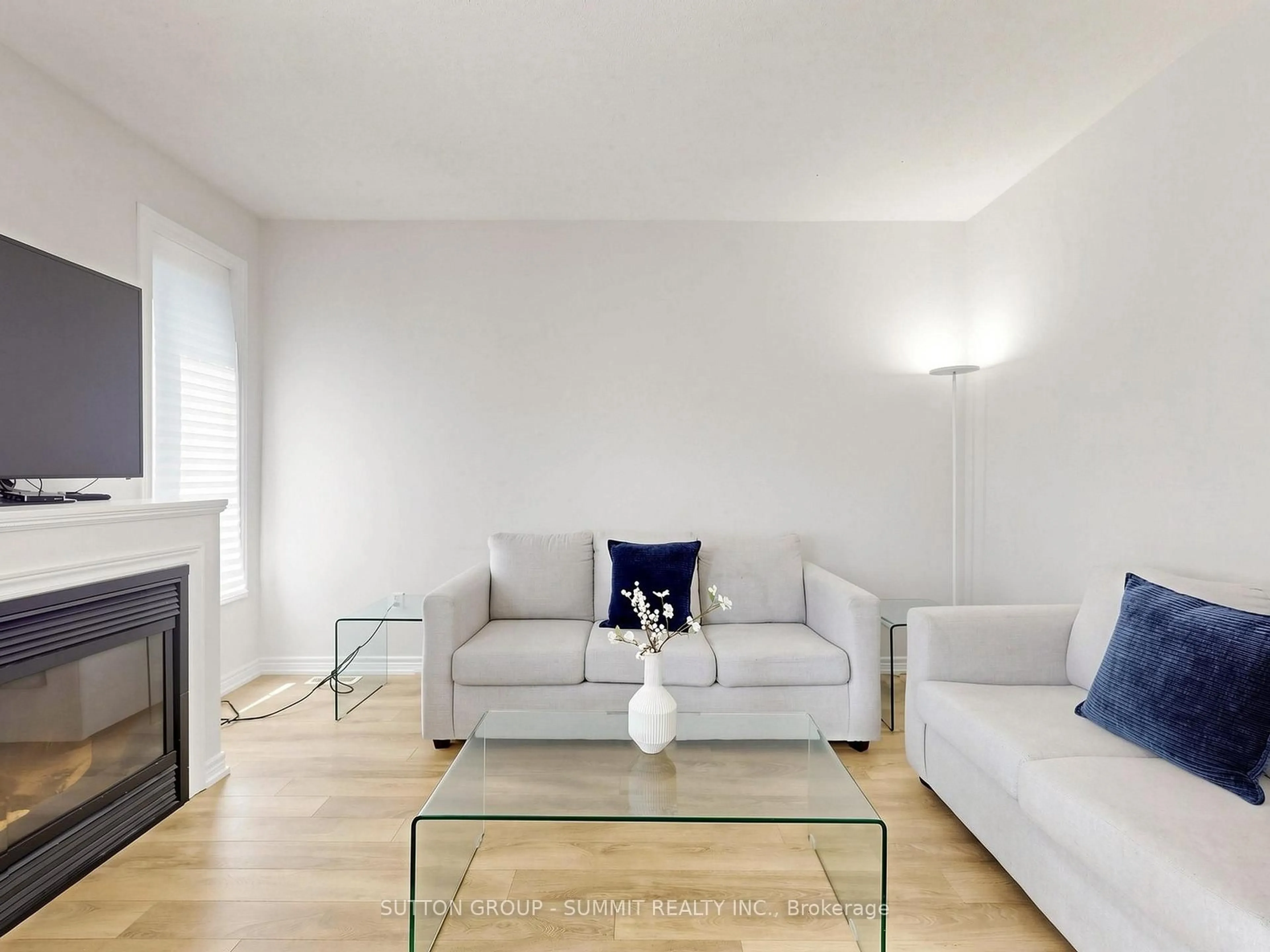 Living room with furniture, unknown for 4880 YORKSHIRE Ave, Mississauga Ontario L4Z 4H6