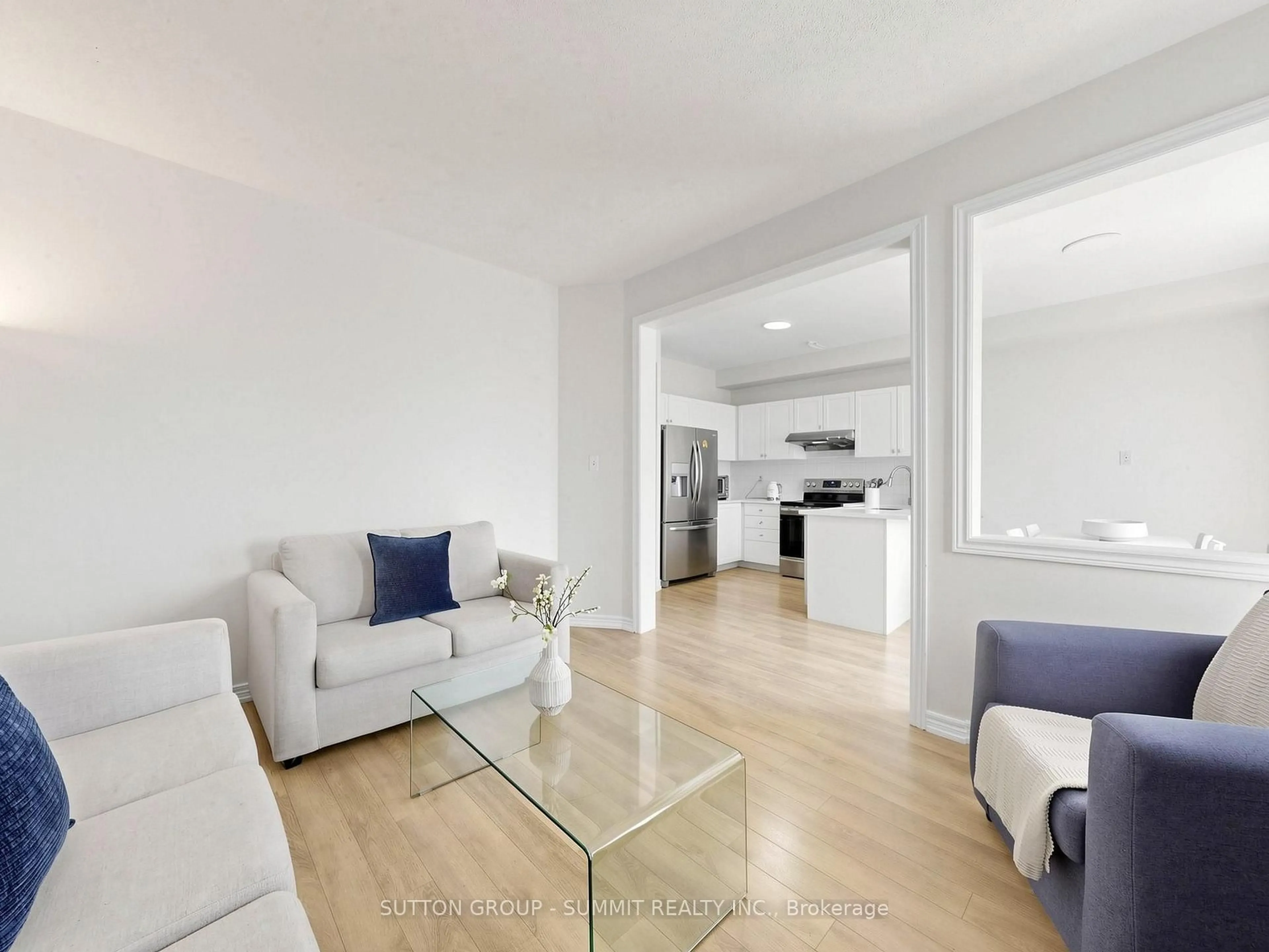 Living room with furniture, unknown for 4880 YORKSHIRE Ave, Mississauga Ontario L4Z 4H6