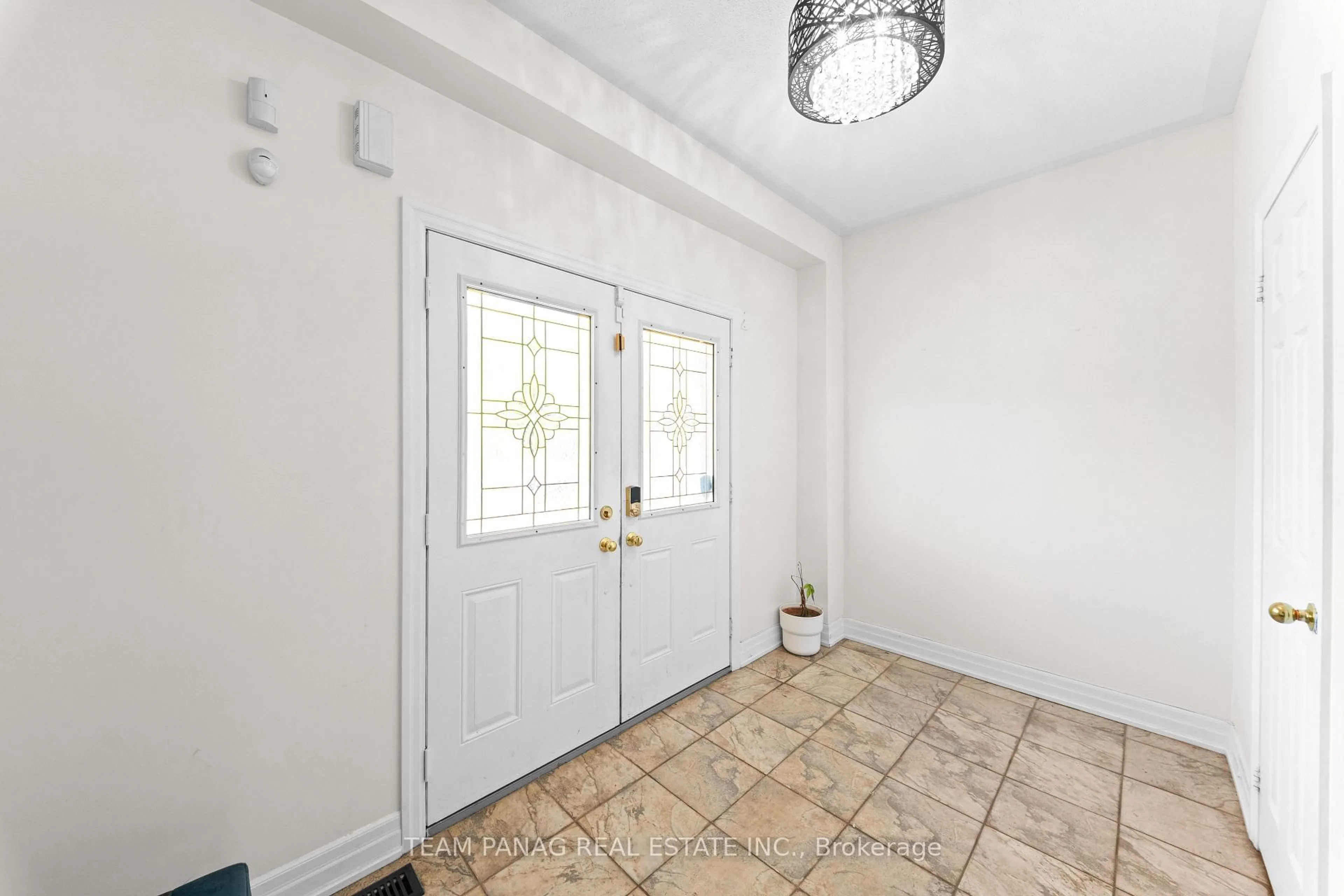 Indoor entryway for 146 Degrassi Cove Circ, Brampton Ontario L6X 0N8
