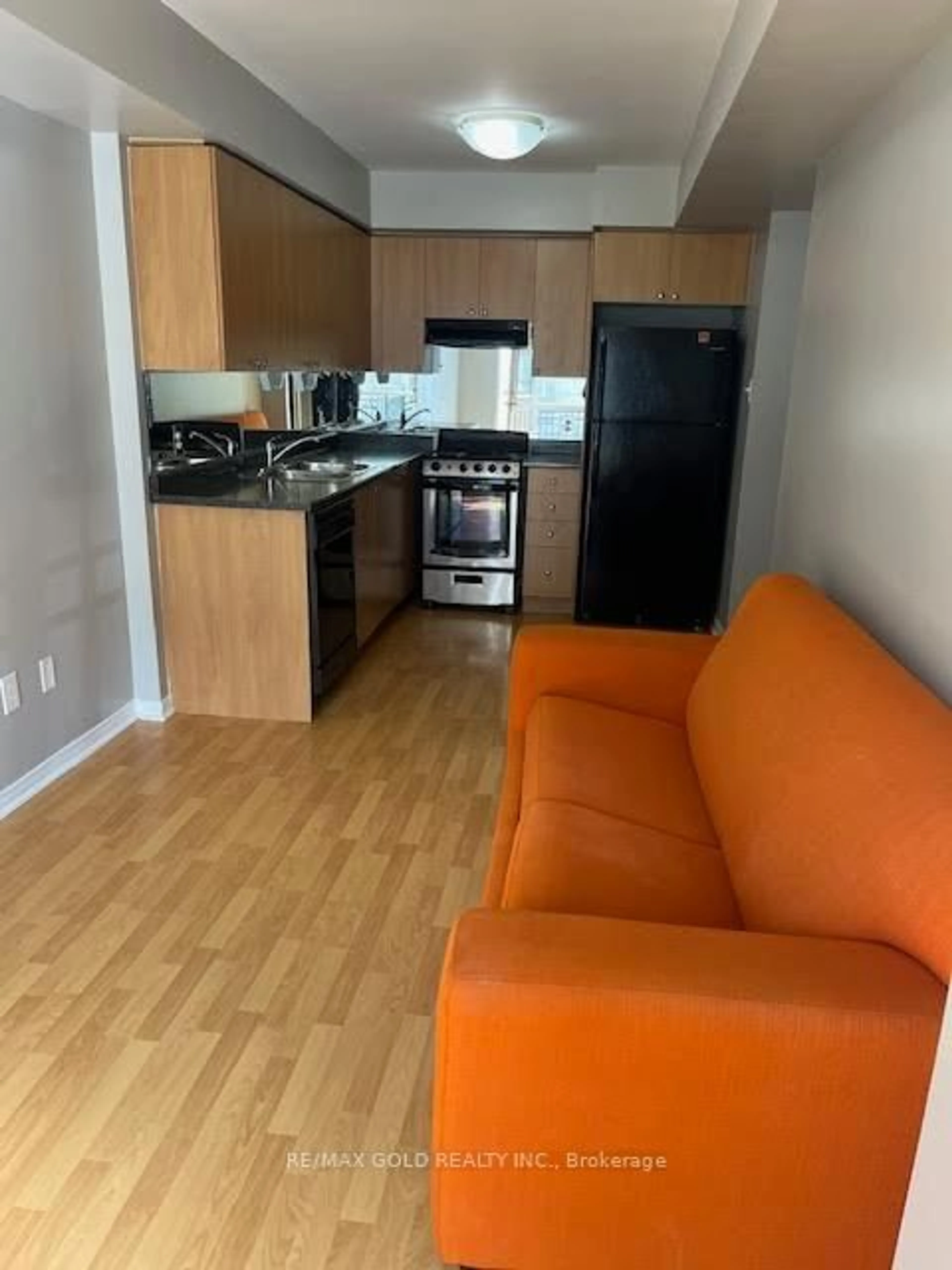 Standard kitchen, wood/laminate floor for 4975 Southampton Dr #143, Mississauga Ontario L5M 8C8