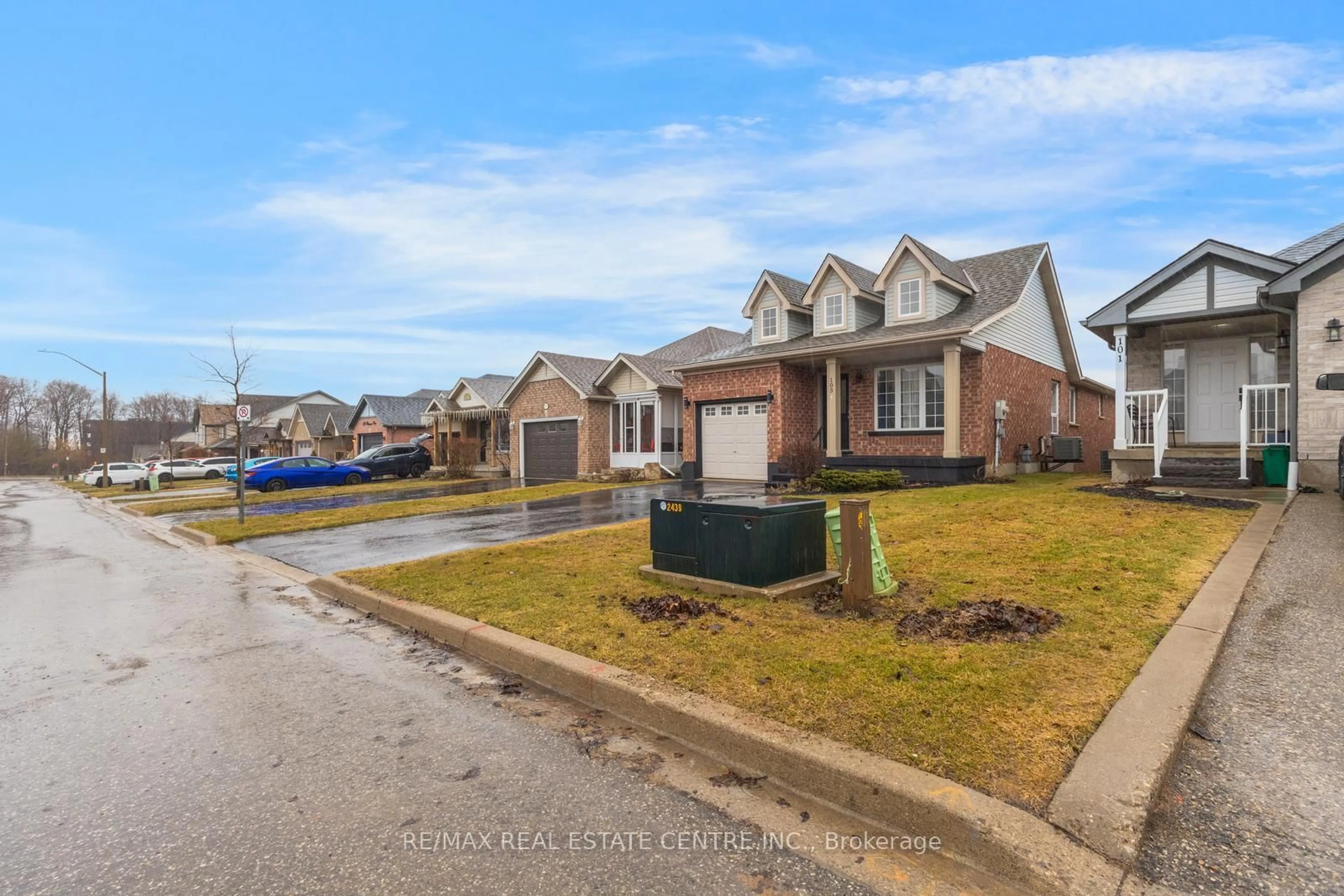 A pic from outside/outdoor area/front of a property/back of a property/a pic from drone, street for 103 Biscayne Cres, Orangeville Ontario L9W 5E5