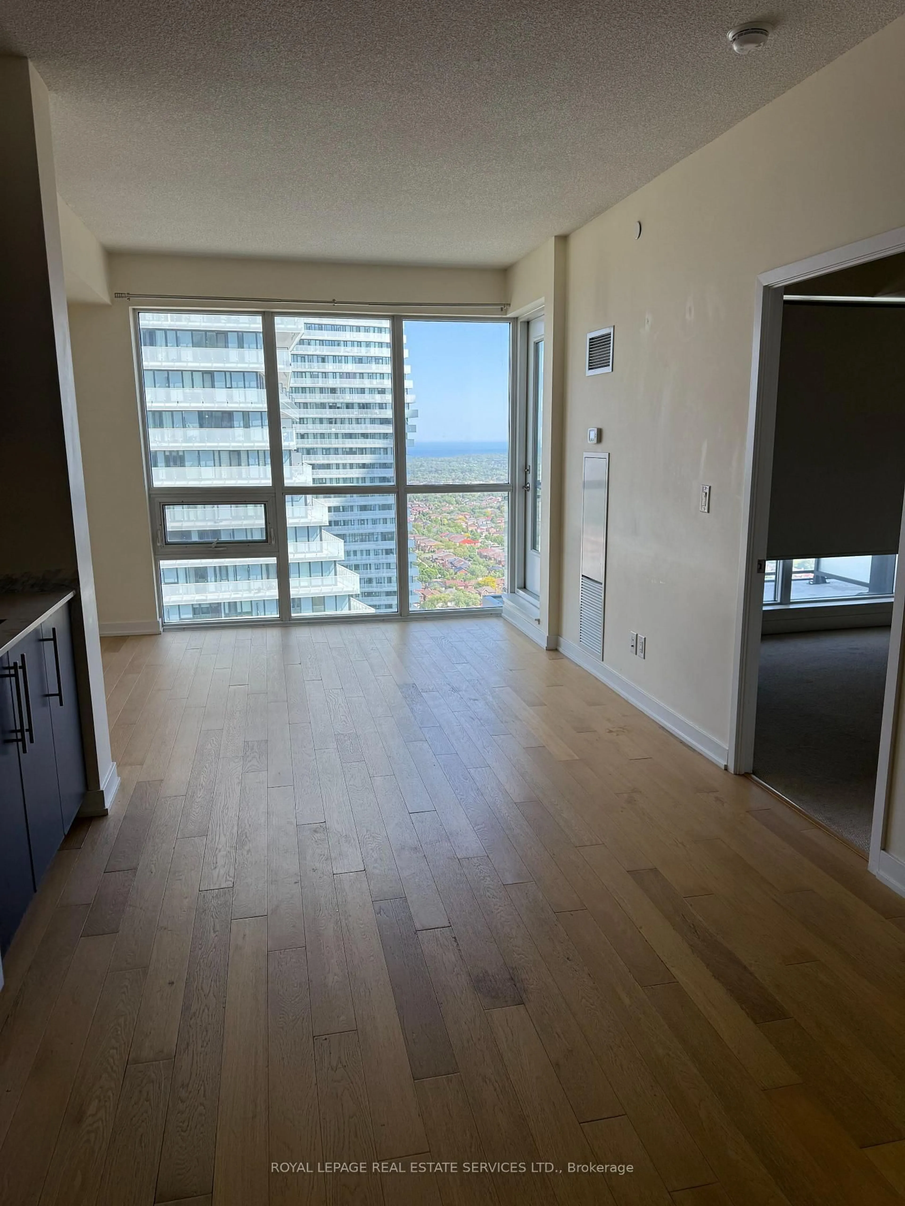 A pic of a room for 4011 Brickstone Mews #3308, Mississauga Ontario L5B 0G3