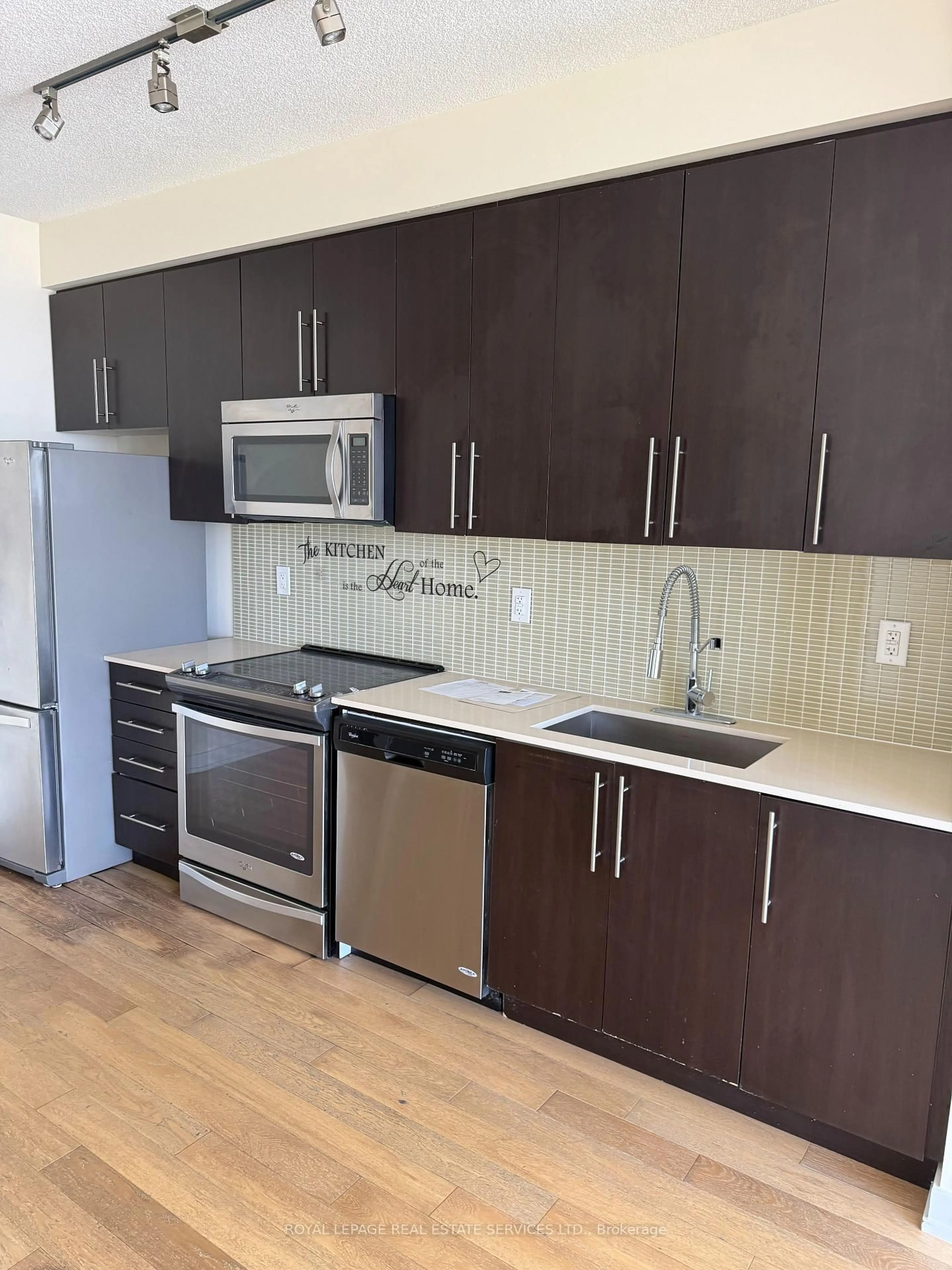Standard kitchen, wood/laminate floor for 4011 Brickstone Mews #3308, Mississauga Ontario L5B 0G3