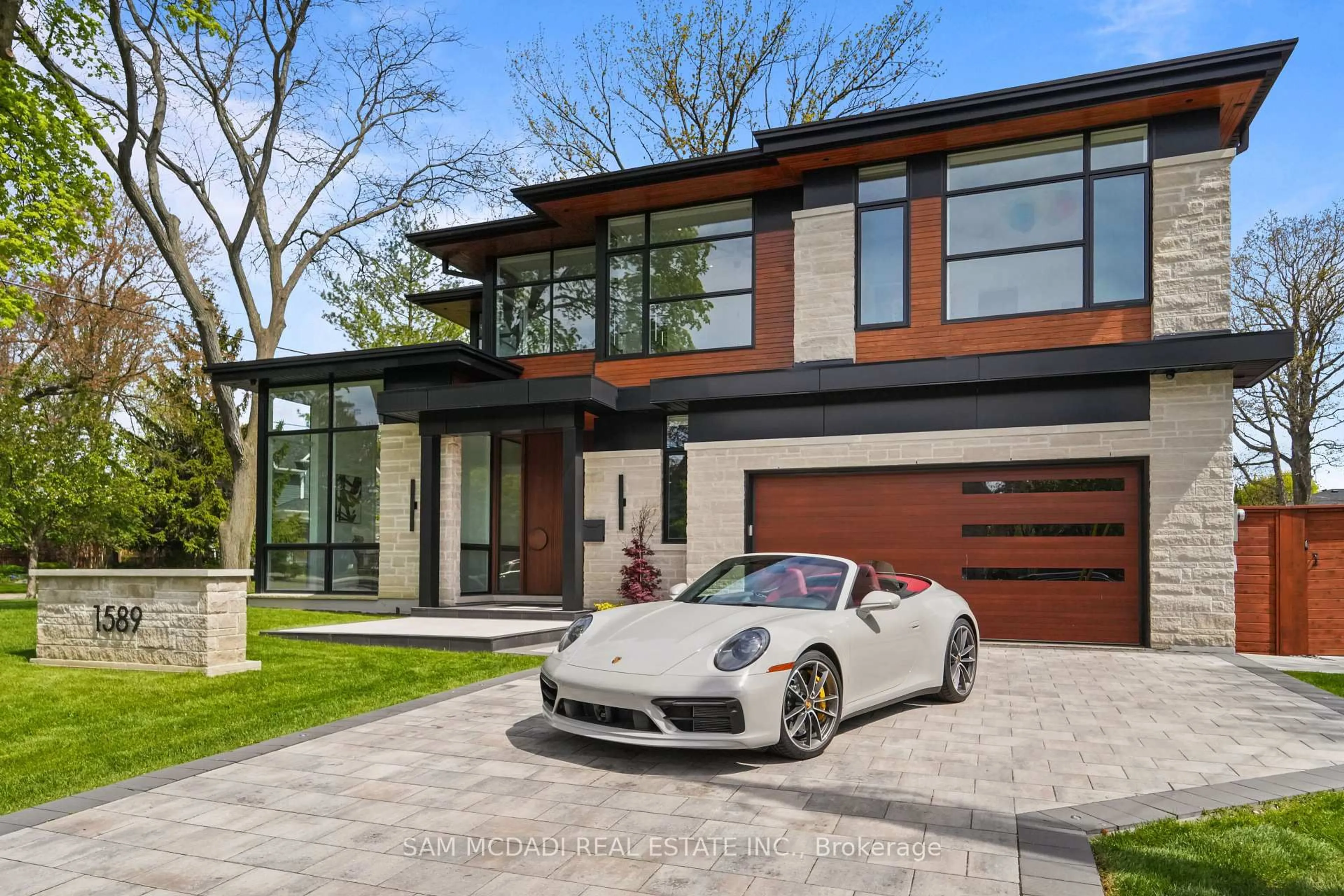 Home with brick exterior material, street for 1589 Glenhill Cres, Mississauga Ontario L5H 3C4