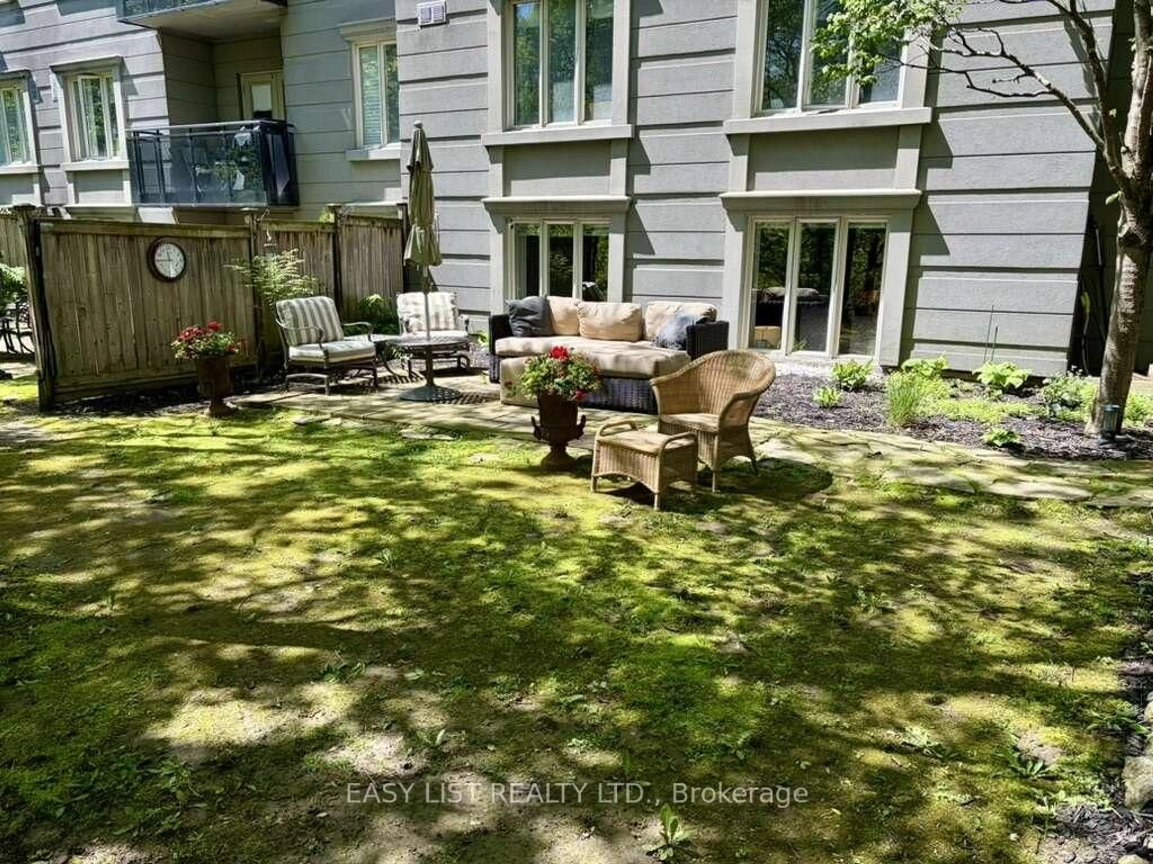 Patio, street for 245 Dalesford Rd #B8, Toronto Ontario M8Y 4H7