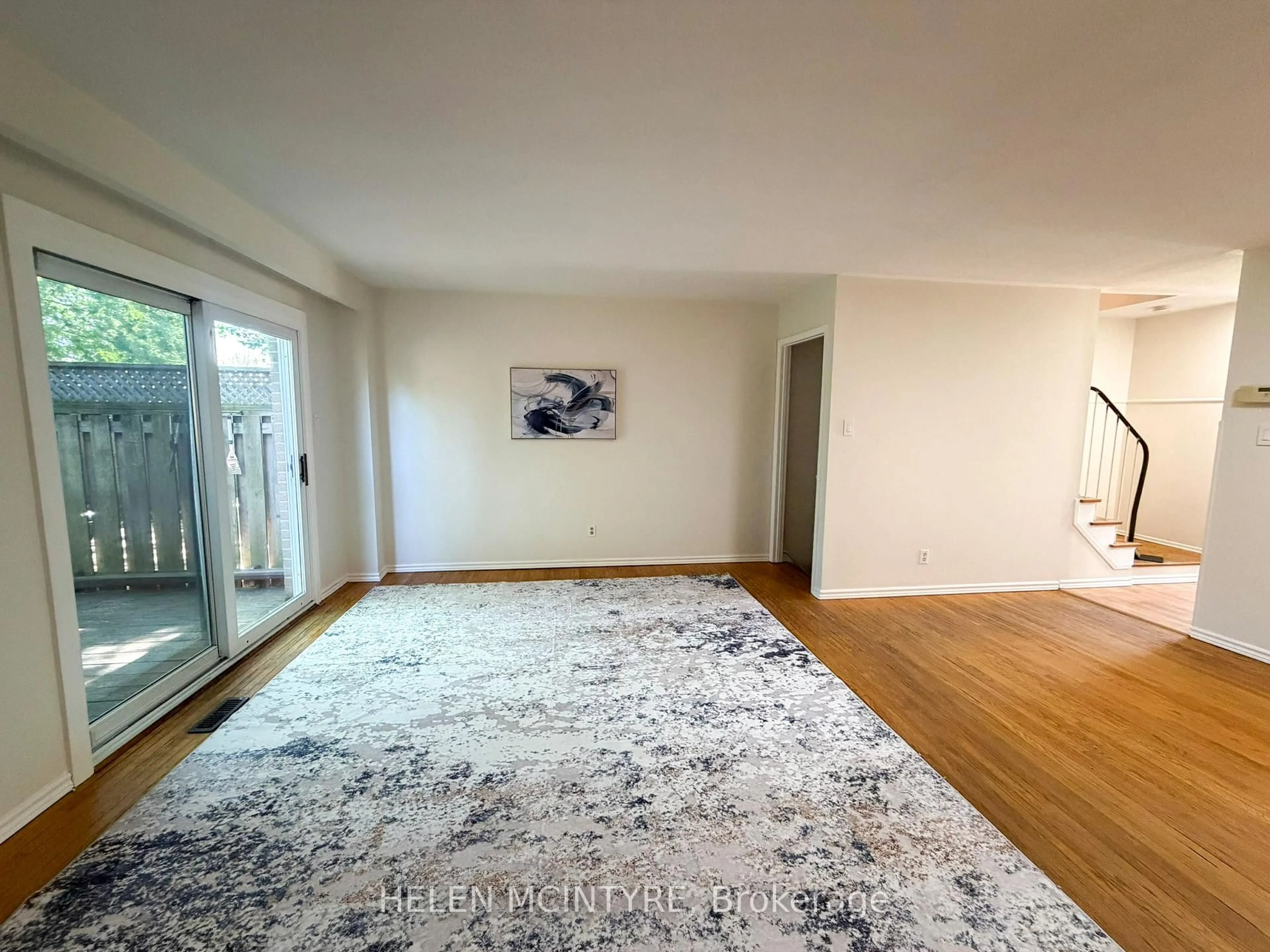 A pic of a room for 140 Ripley Crt #4, Oakville Ontario L6H 1H1