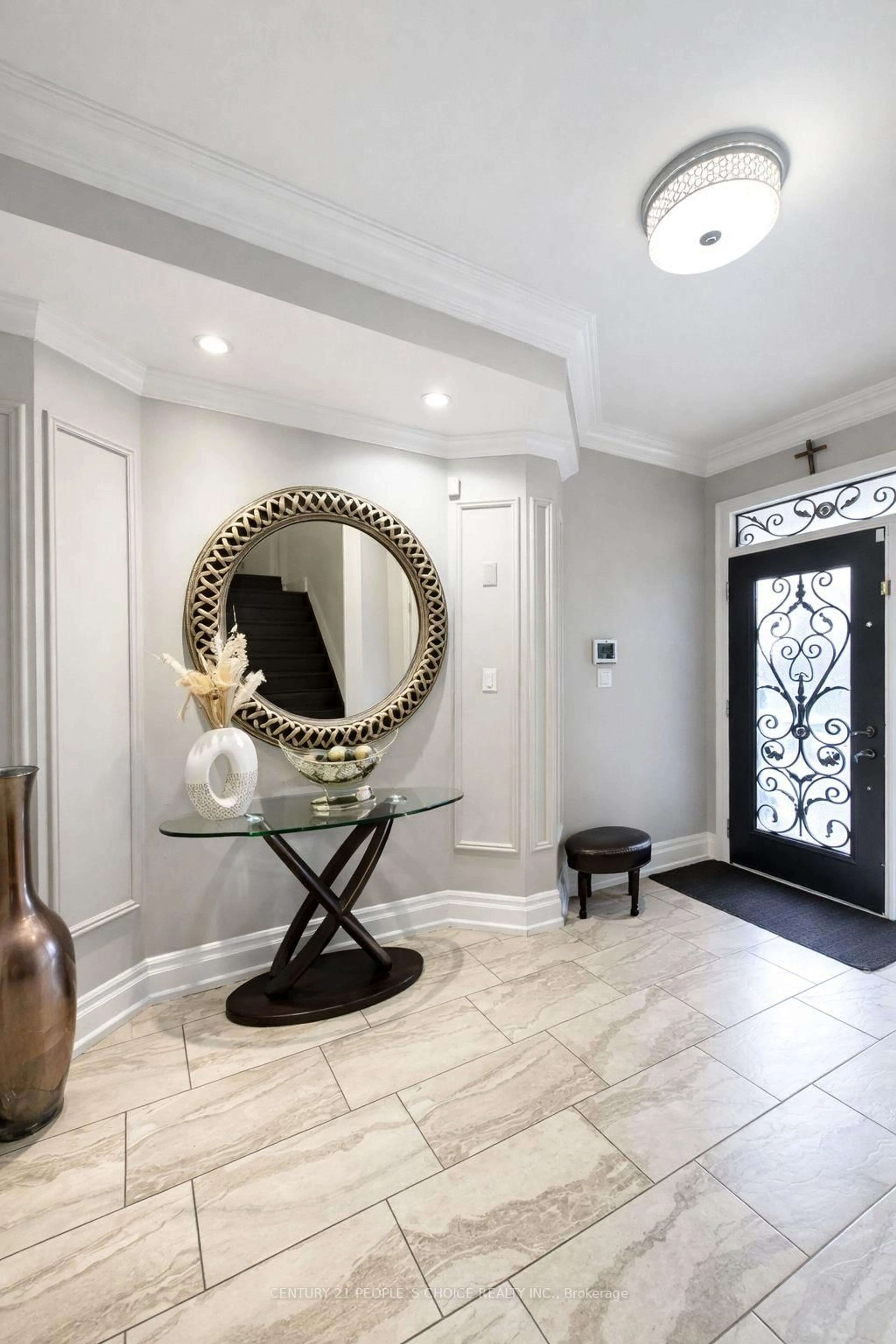 Indoor entryway for 3884 Henrietta Way, Mississauga Ontario L5M 7Y4