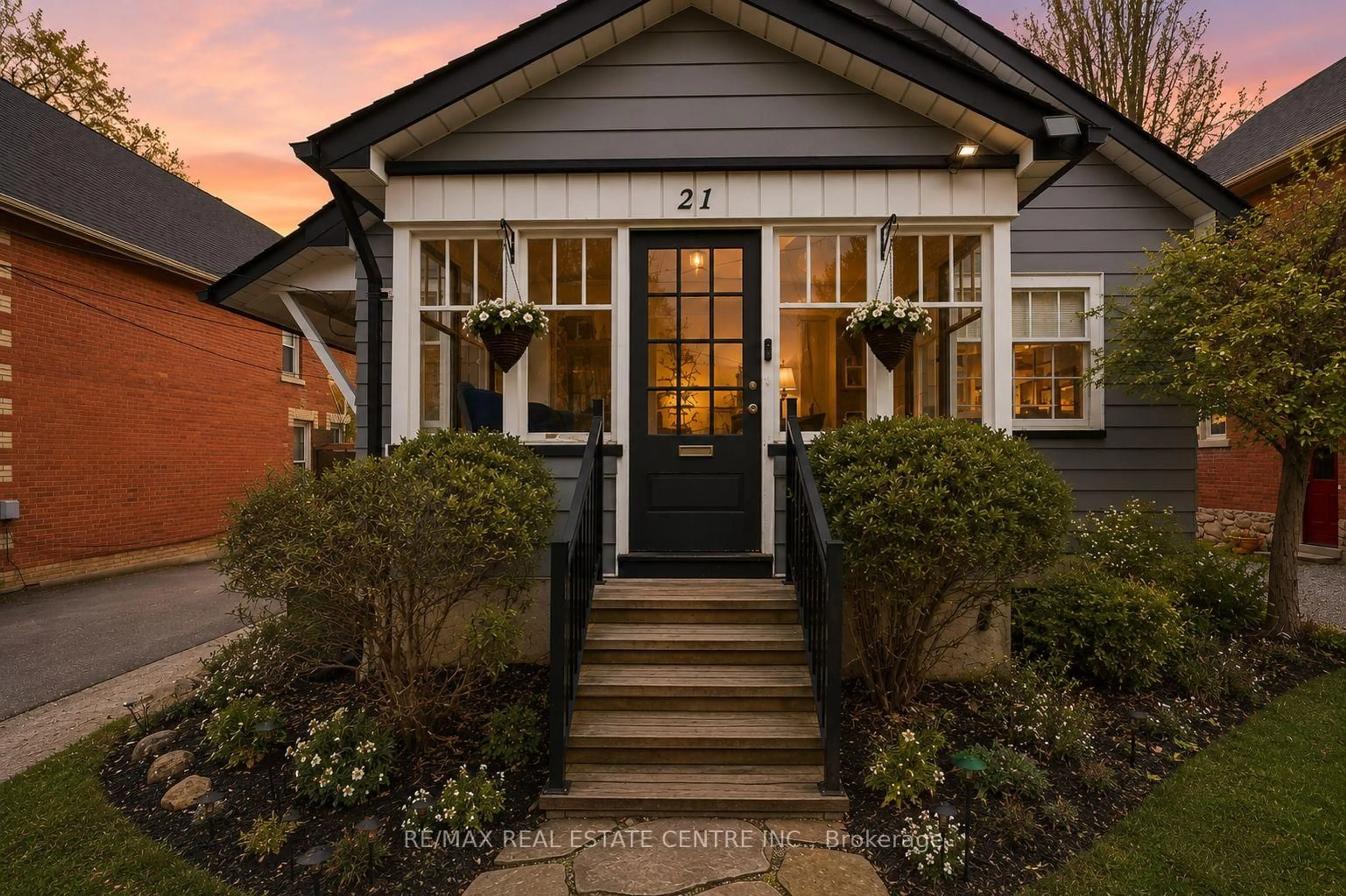 Home with brick exterior material, street for 21 York St, Orangeville Ontario L9W 1L7
