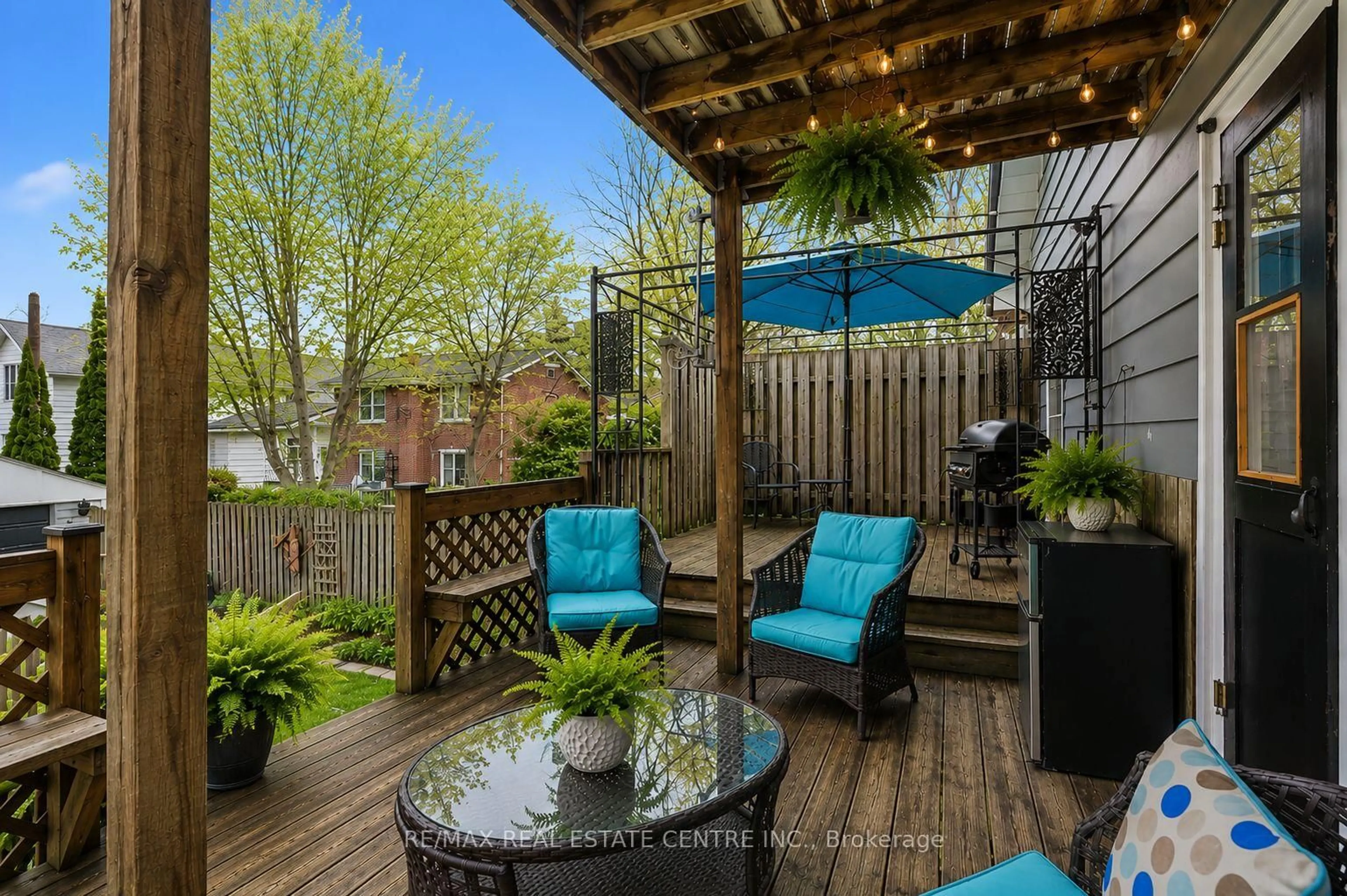 Patio, water/lake/river/ocean view for 21 York St, Orangeville Ontario L9W 1L7