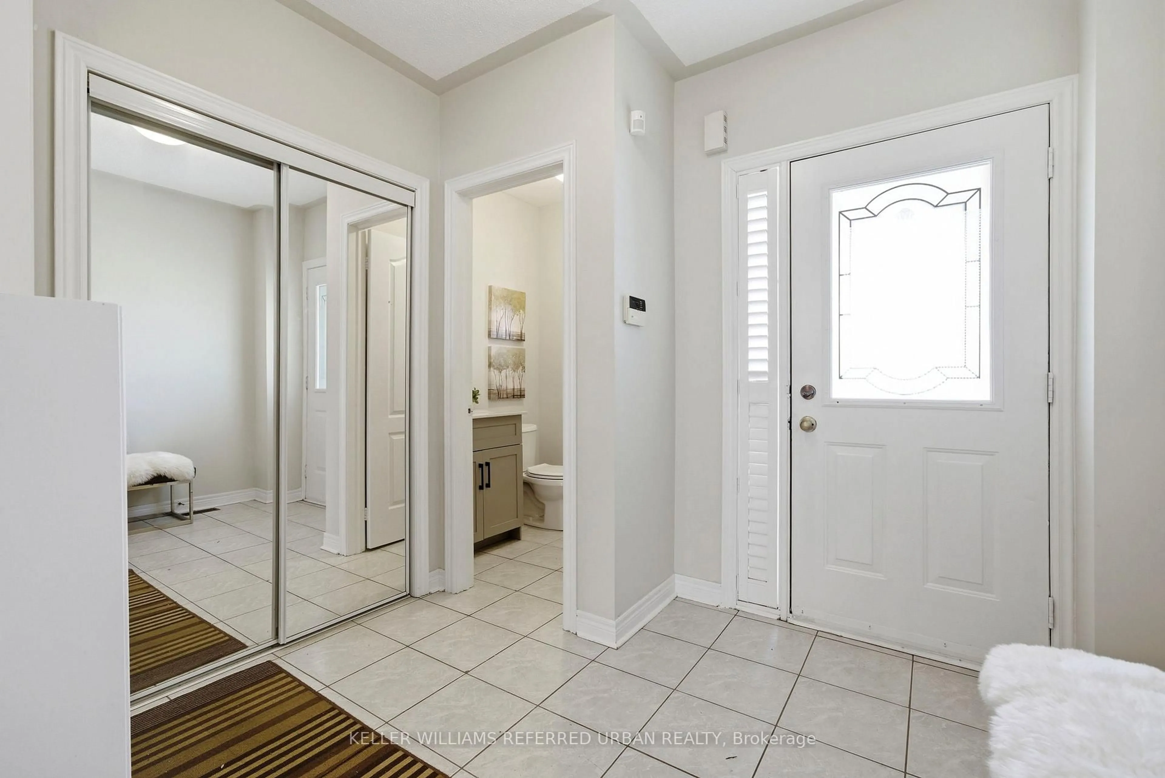 Indoor entryway for 25 Shadyridge Rd, Brampton Ontario L6P 1K4