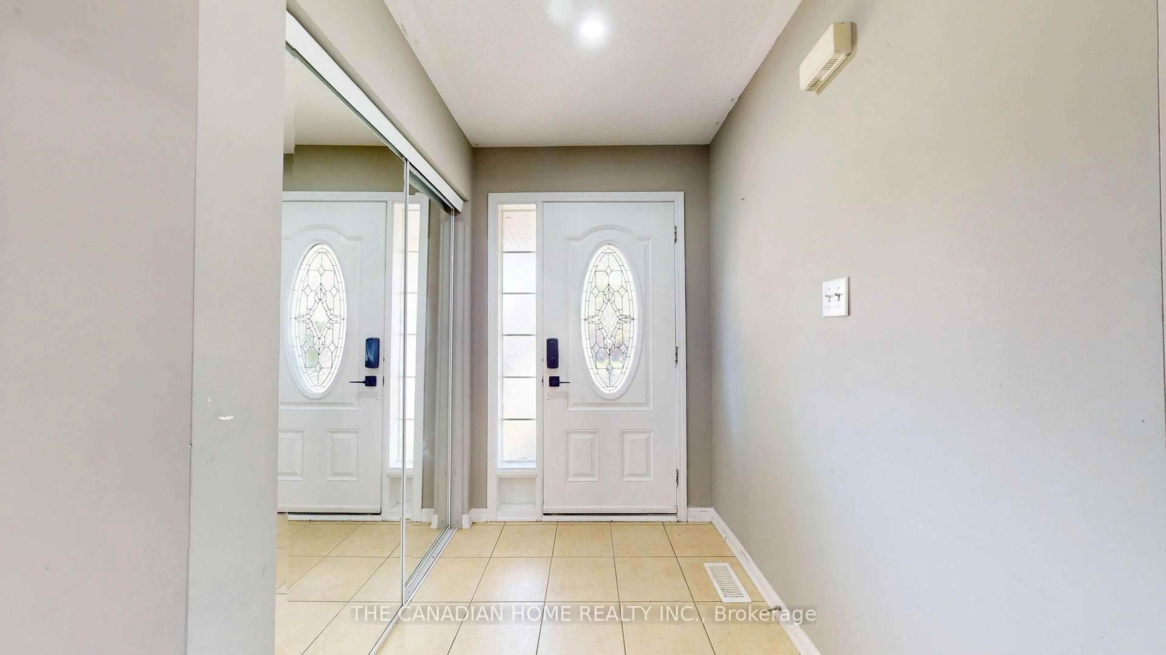 Indoor entryway for 1004 Savoline Blvd, Milton Ontario L9T 7T1