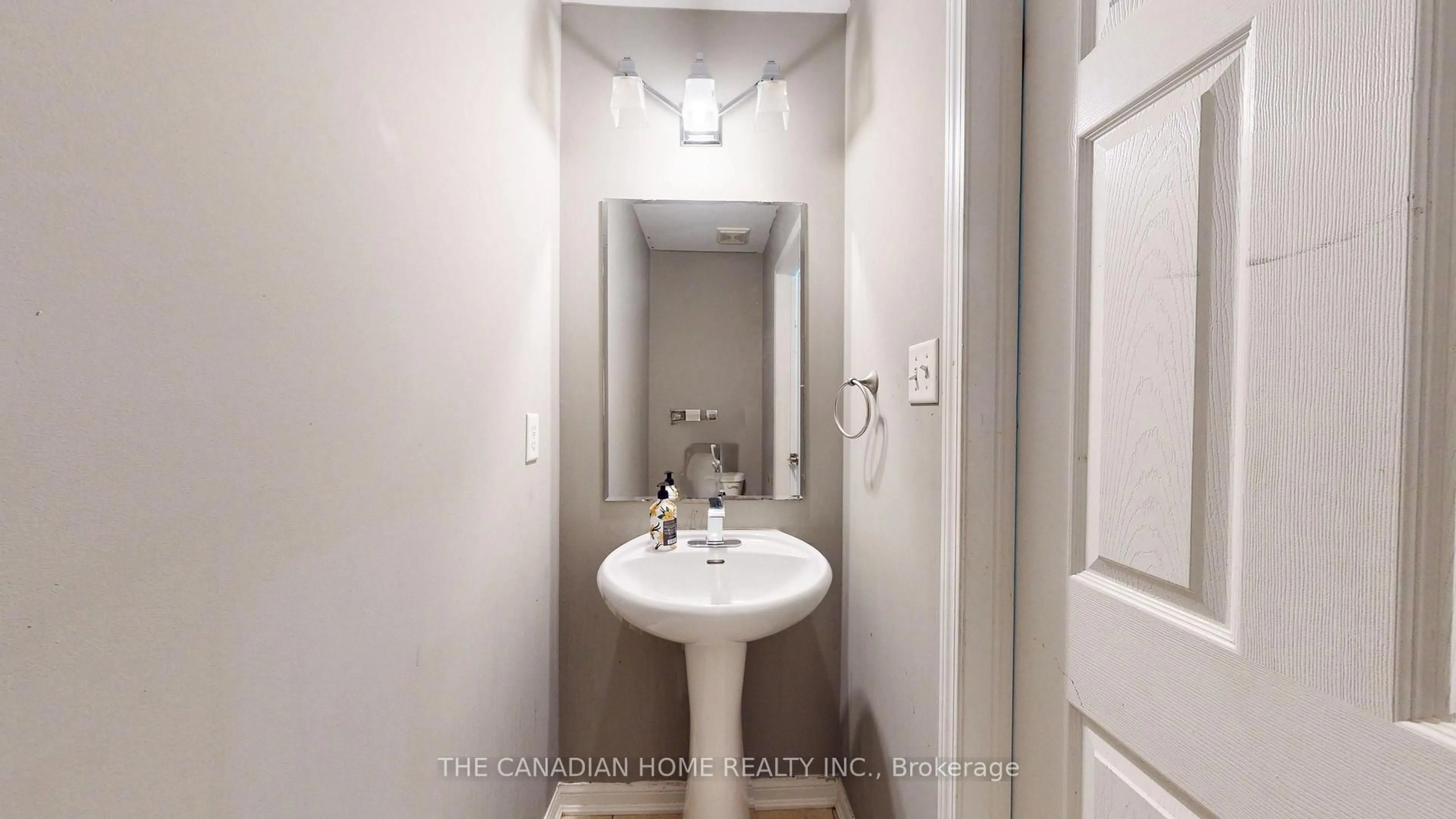 Standard bathroom, unknown for 1004 Savoline Blvd, Milton Ontario L9T 7T1
