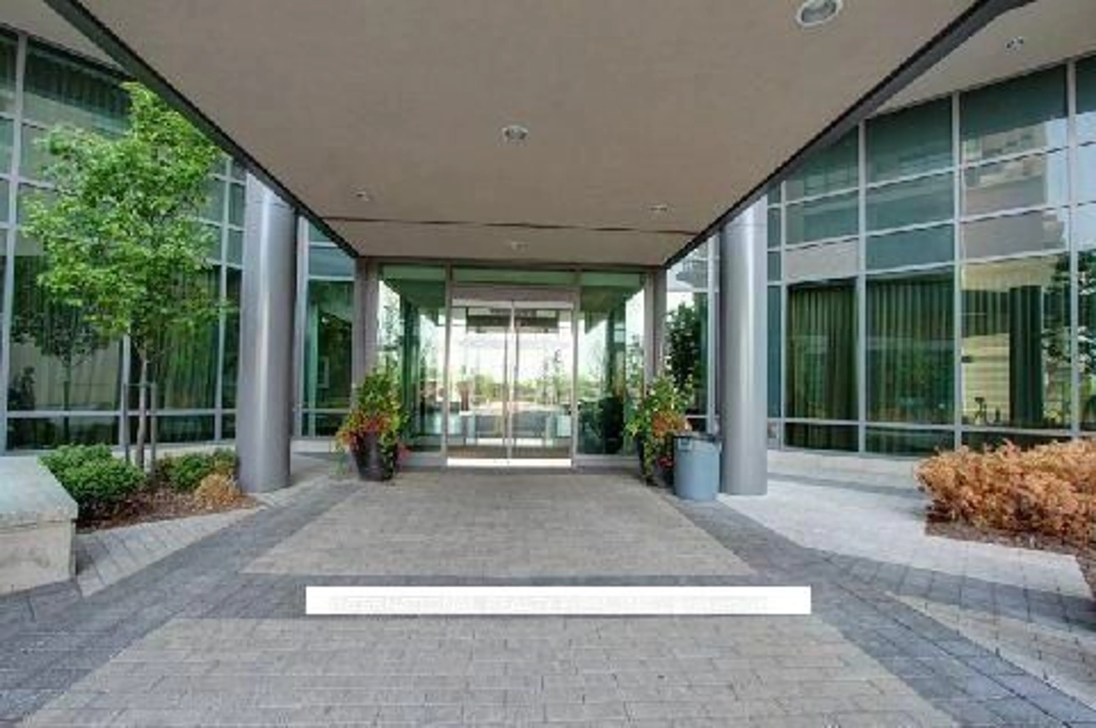 Indoor foyer for 205 Sherway Gardens Rd #401, Toronto Ontario M9C 0A5